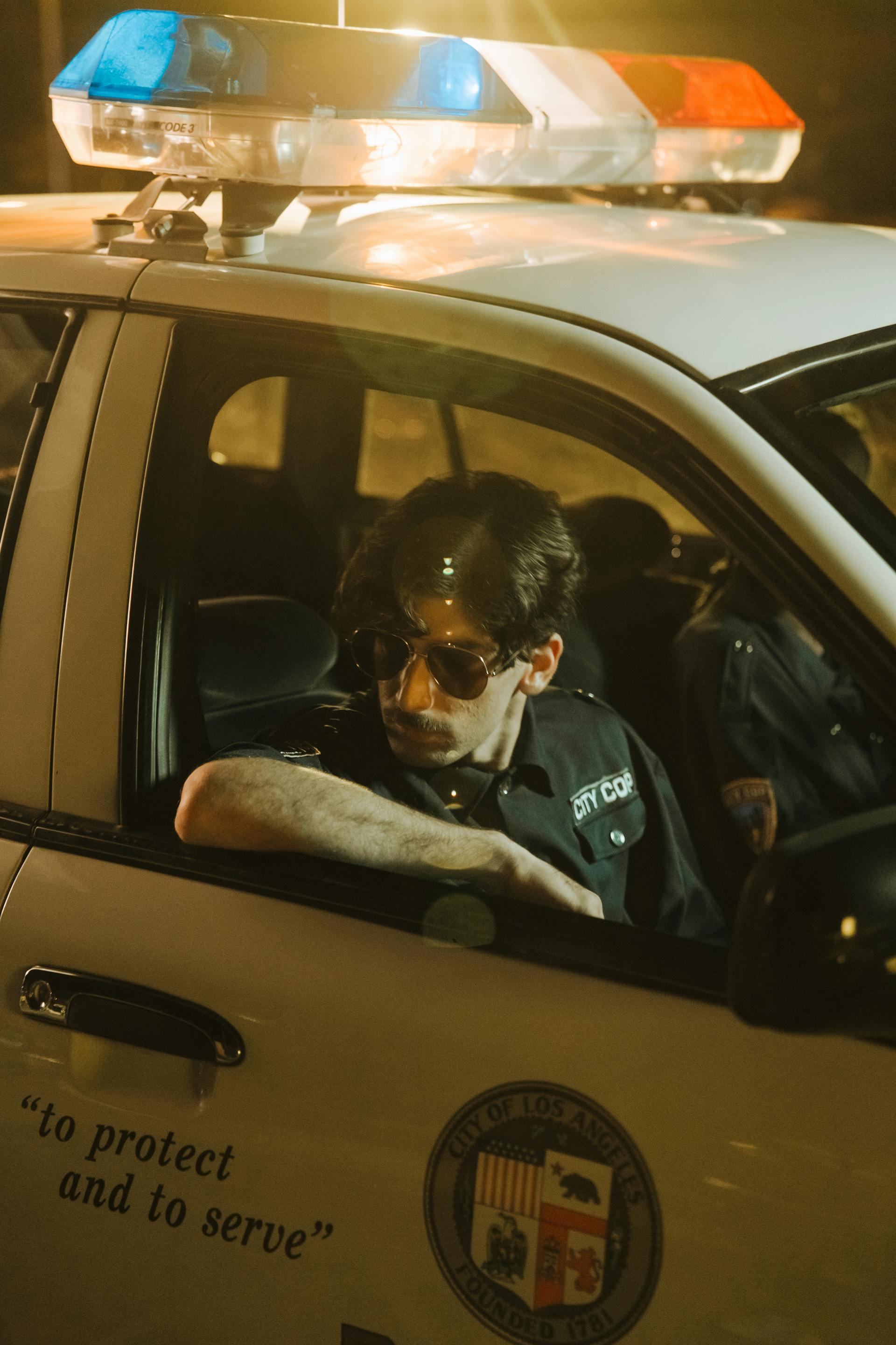A police officer in a squad car | Source: Pexels
