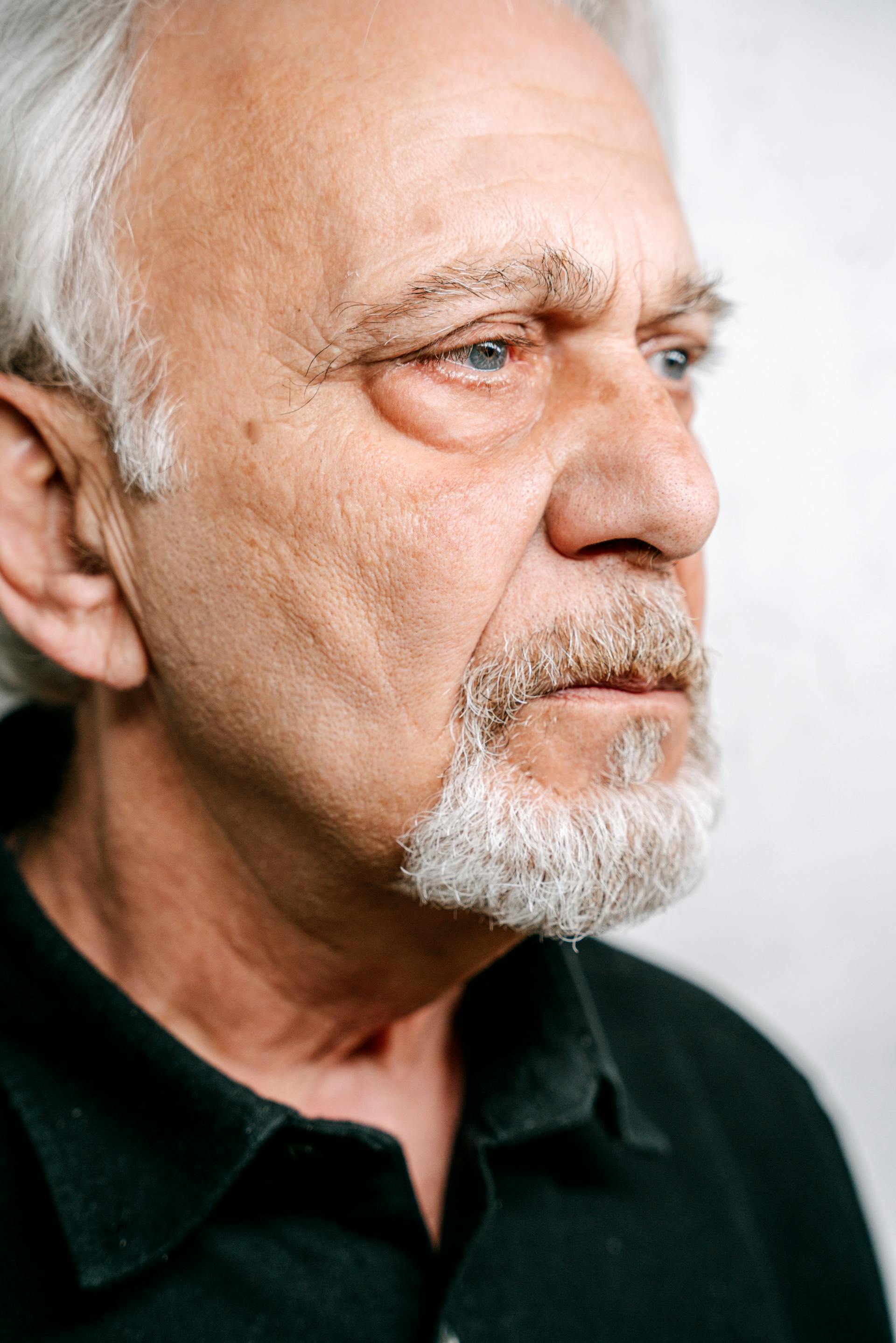 A sad senior man | Source: Pexels