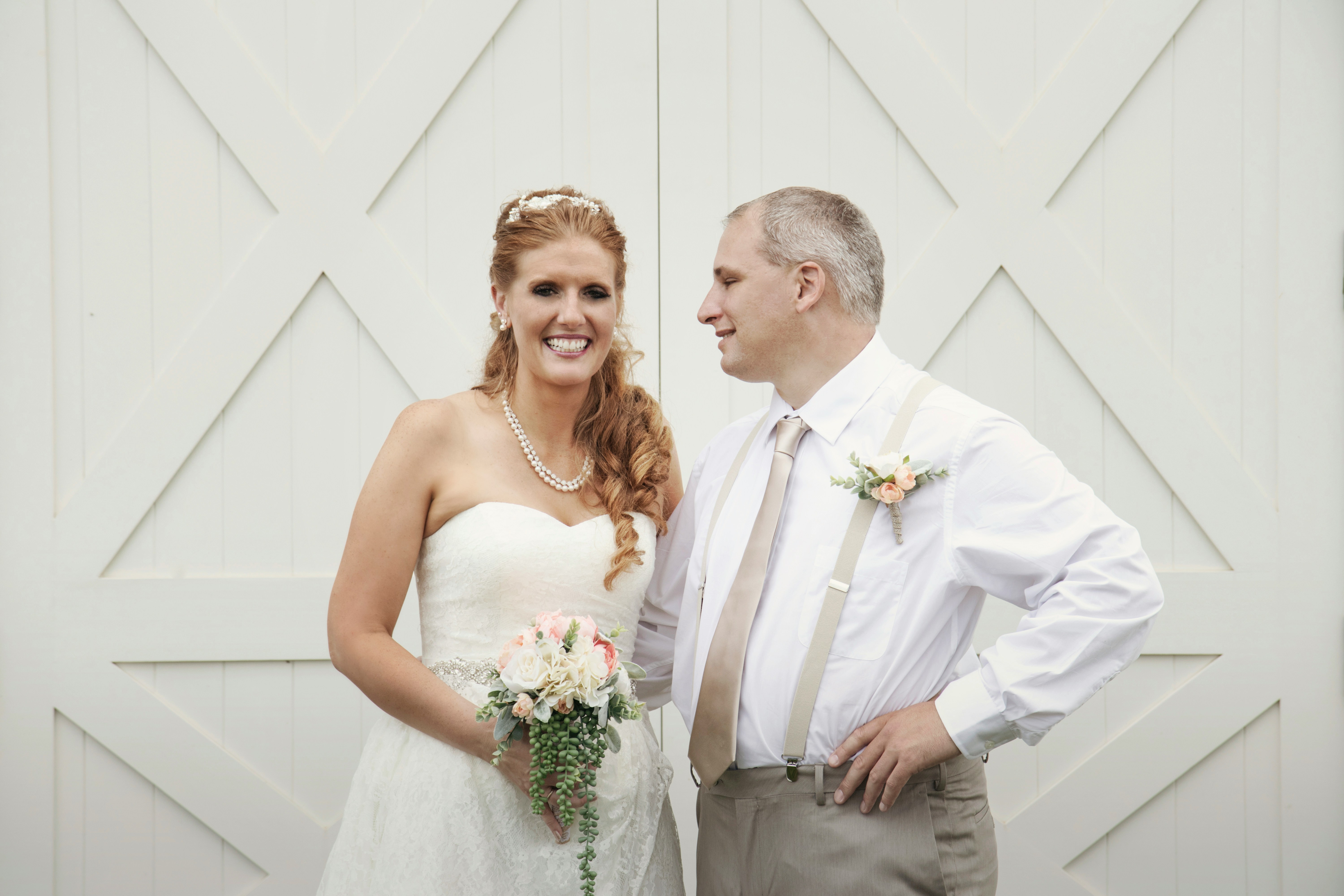 Bride talking to her father | Source: Unsplash