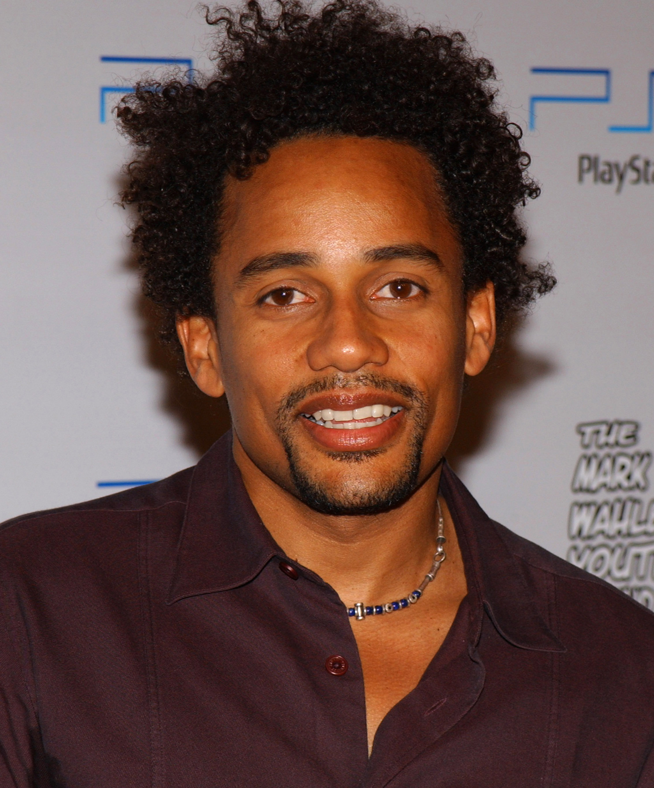 The actor pictured at the PlayStation 2 and Mark Wahlberg celebrity gaming tournament for charity on October 25, 2003 | Source: Getty Images