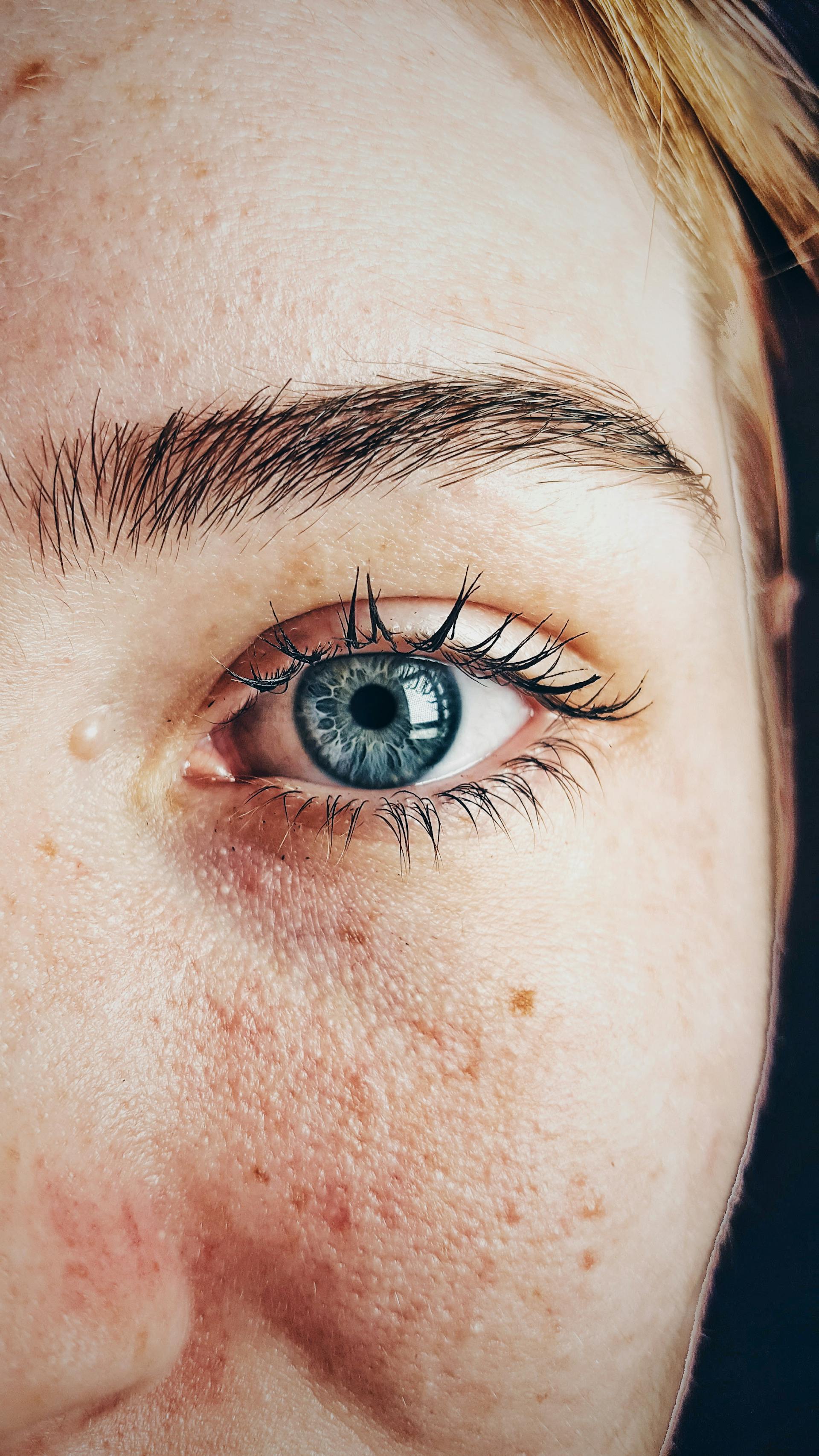 A close-up shot of a woman's eye | Source: Pexels