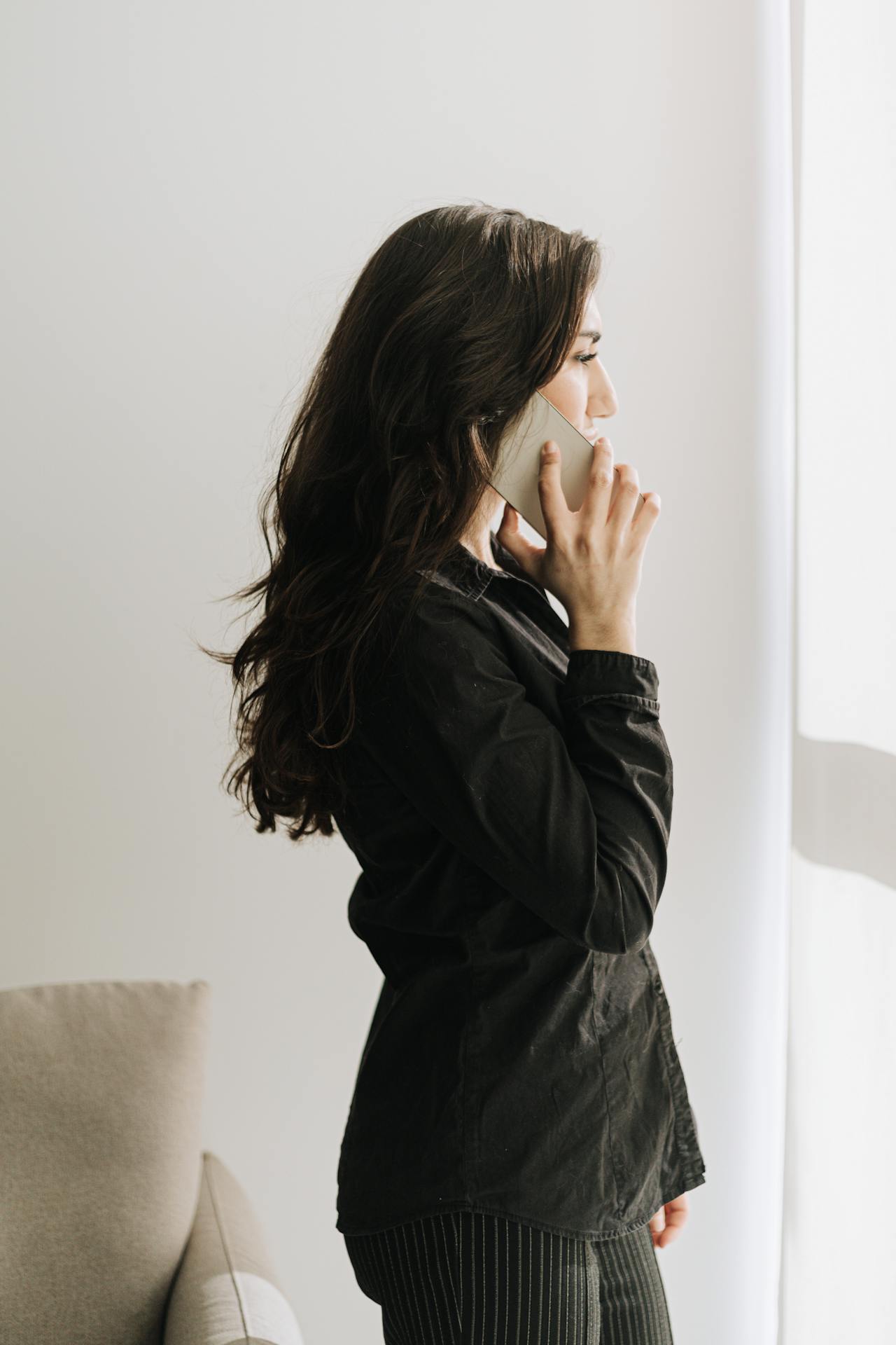 A woman on a phonecall | Source: Pexels
