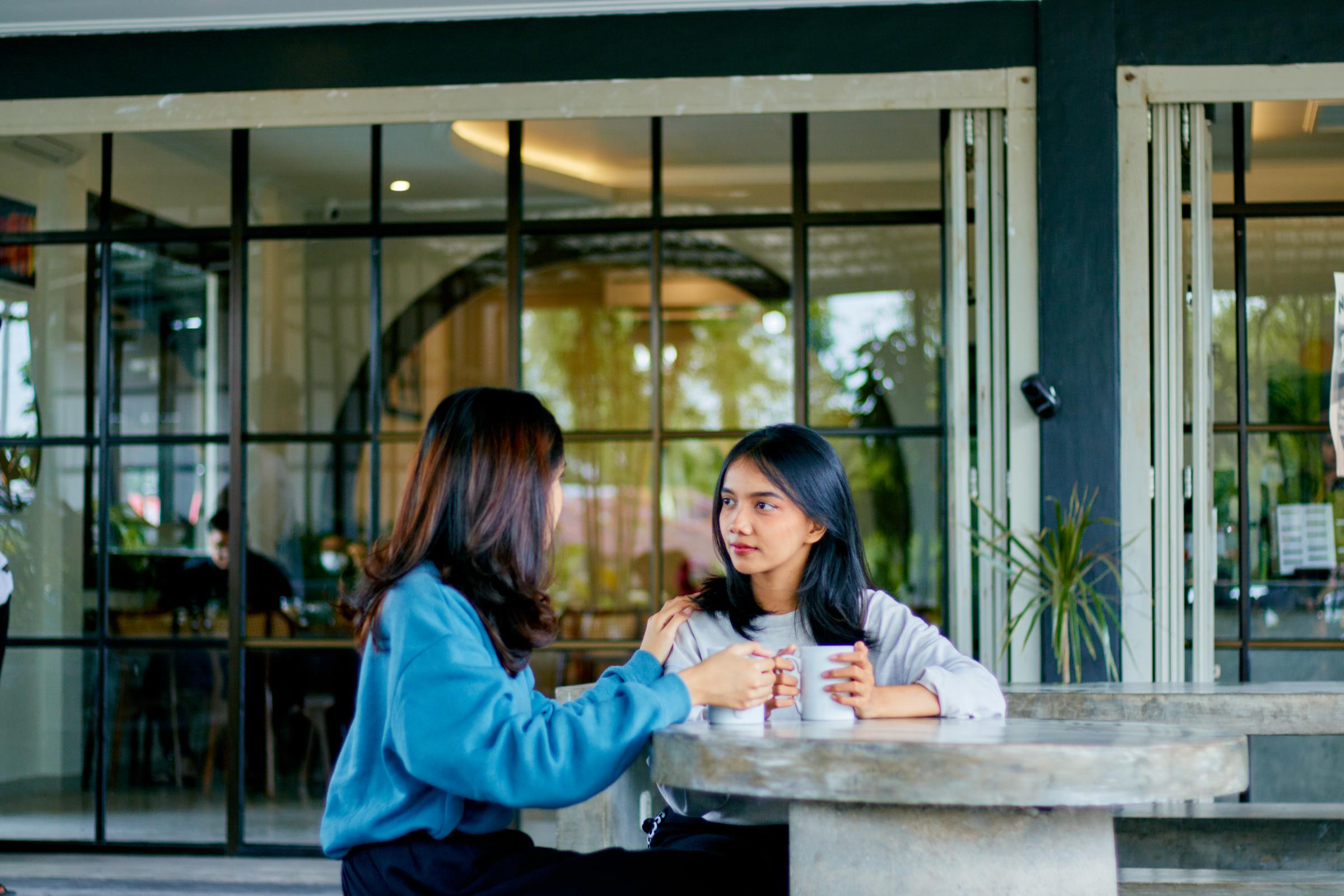 Two friends deep in conversation | Source: Getty Images