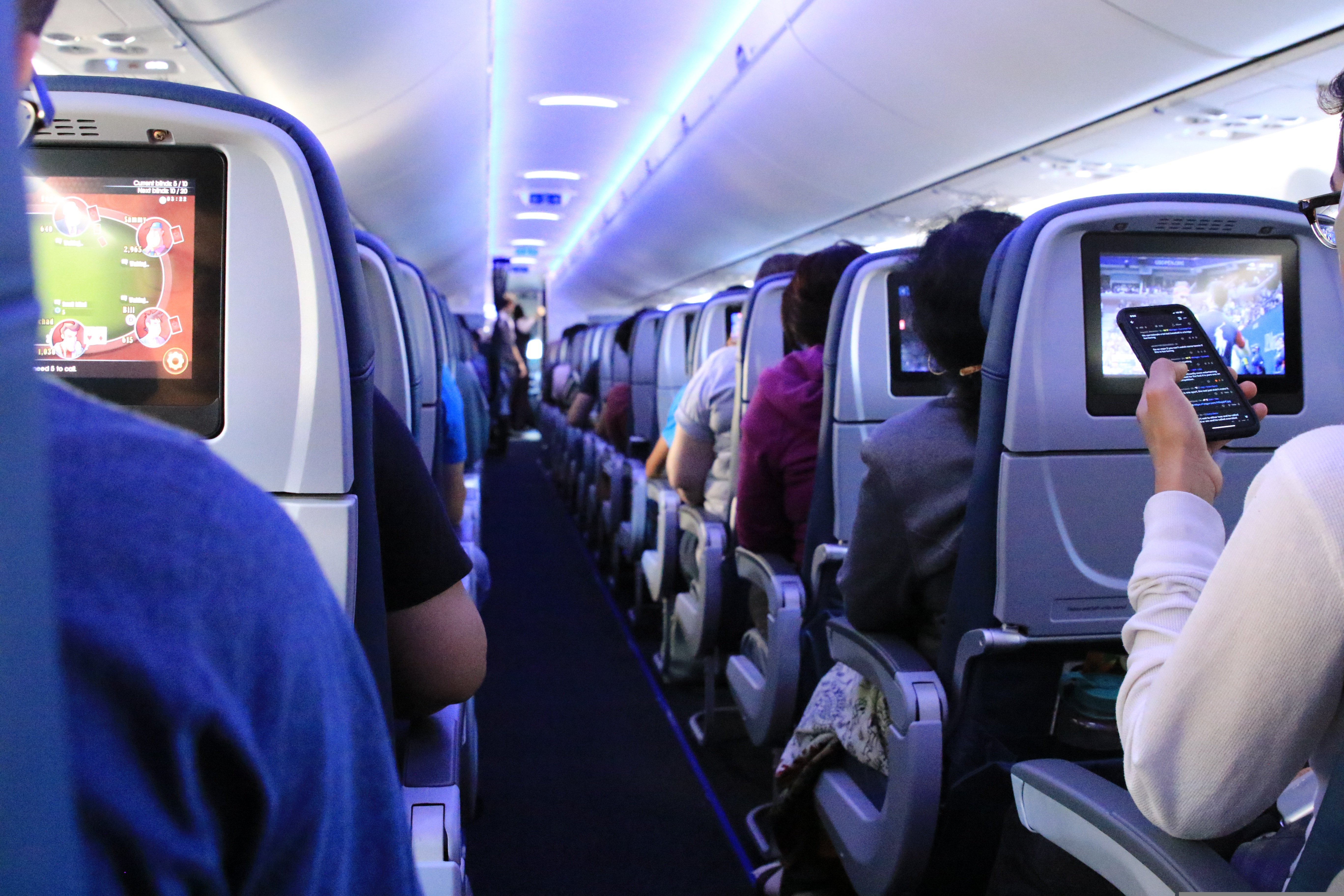 Passengers on a plane | Source: Pixabay