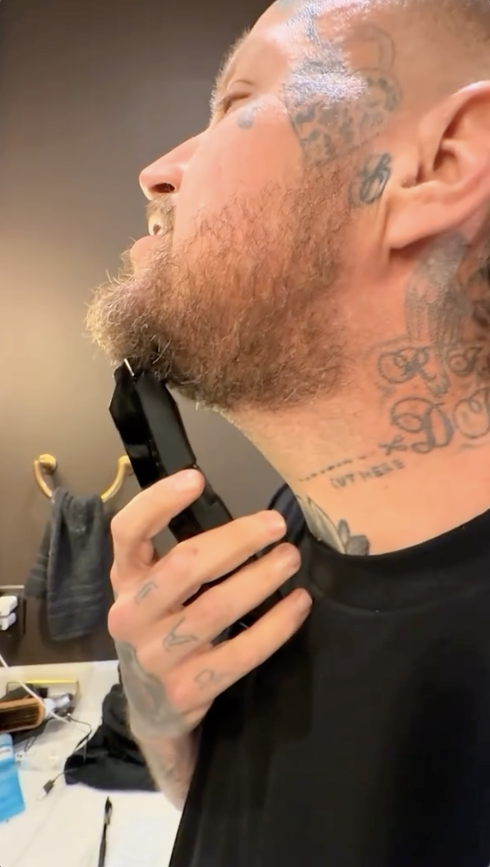 Jelly Roll uses a shaver to shave his beard off for the very first time on an Instagram video dated November 14, 2025.