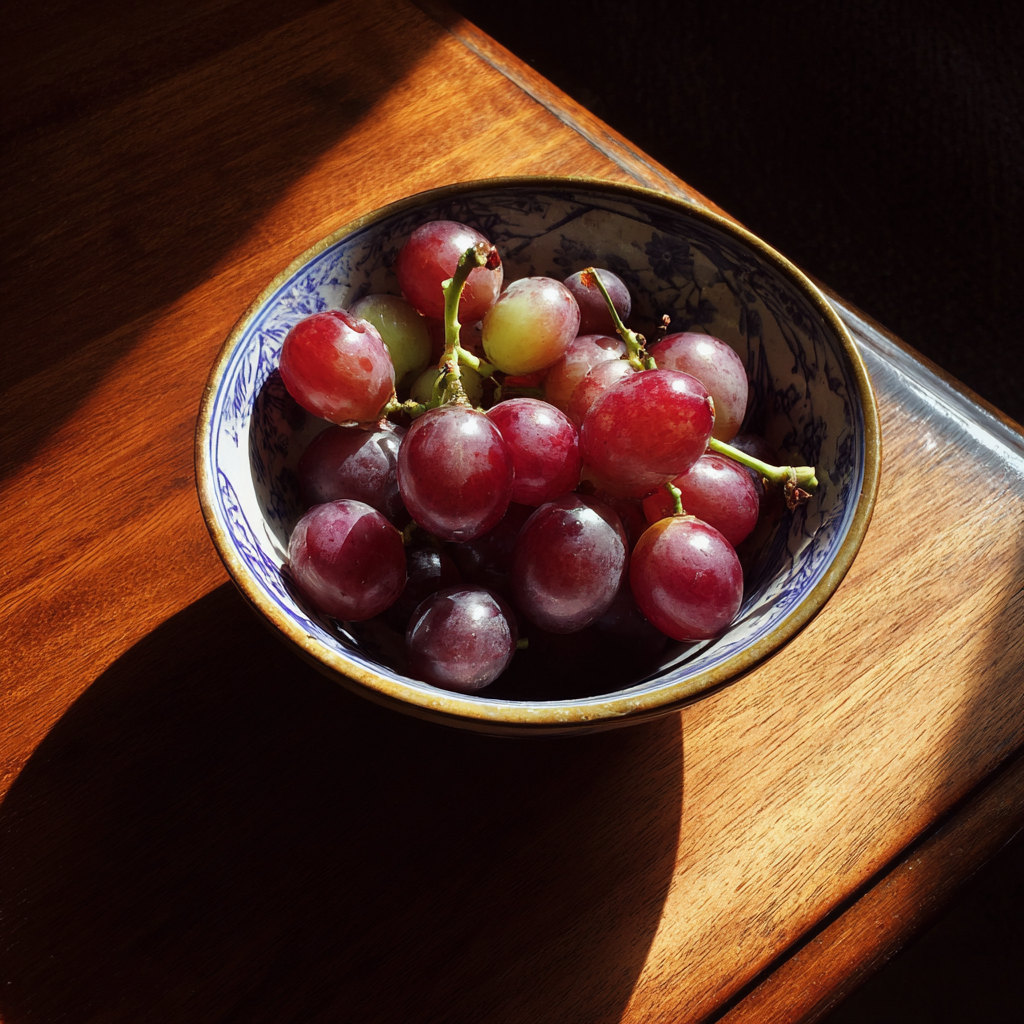 A bowl of grapes | Source: no source