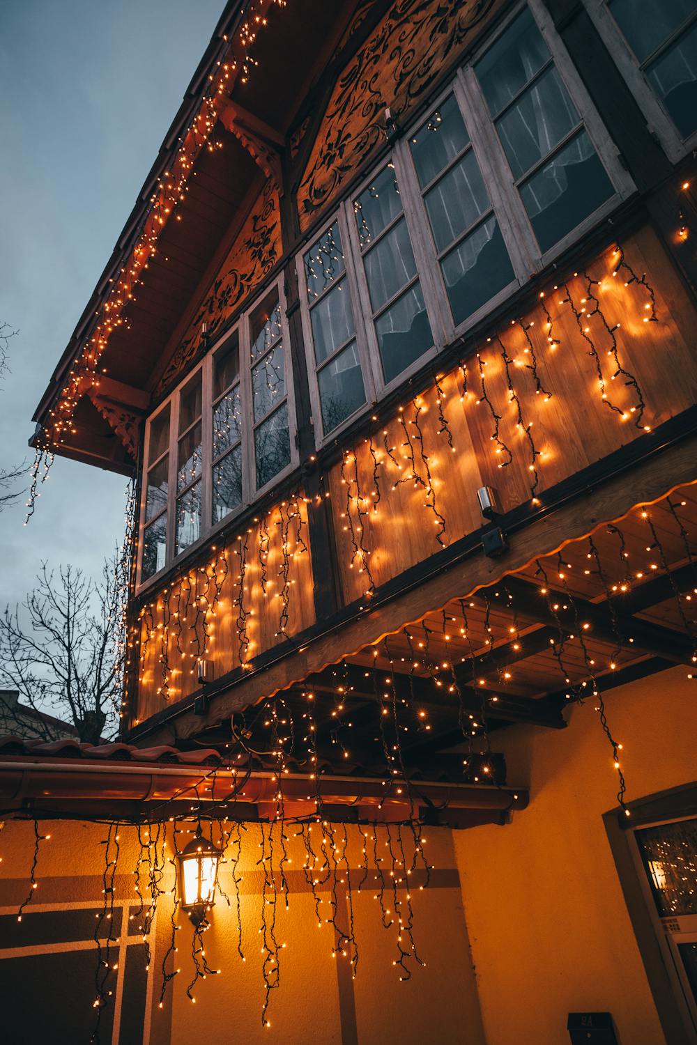 A house with the lights | Source: Pexels
