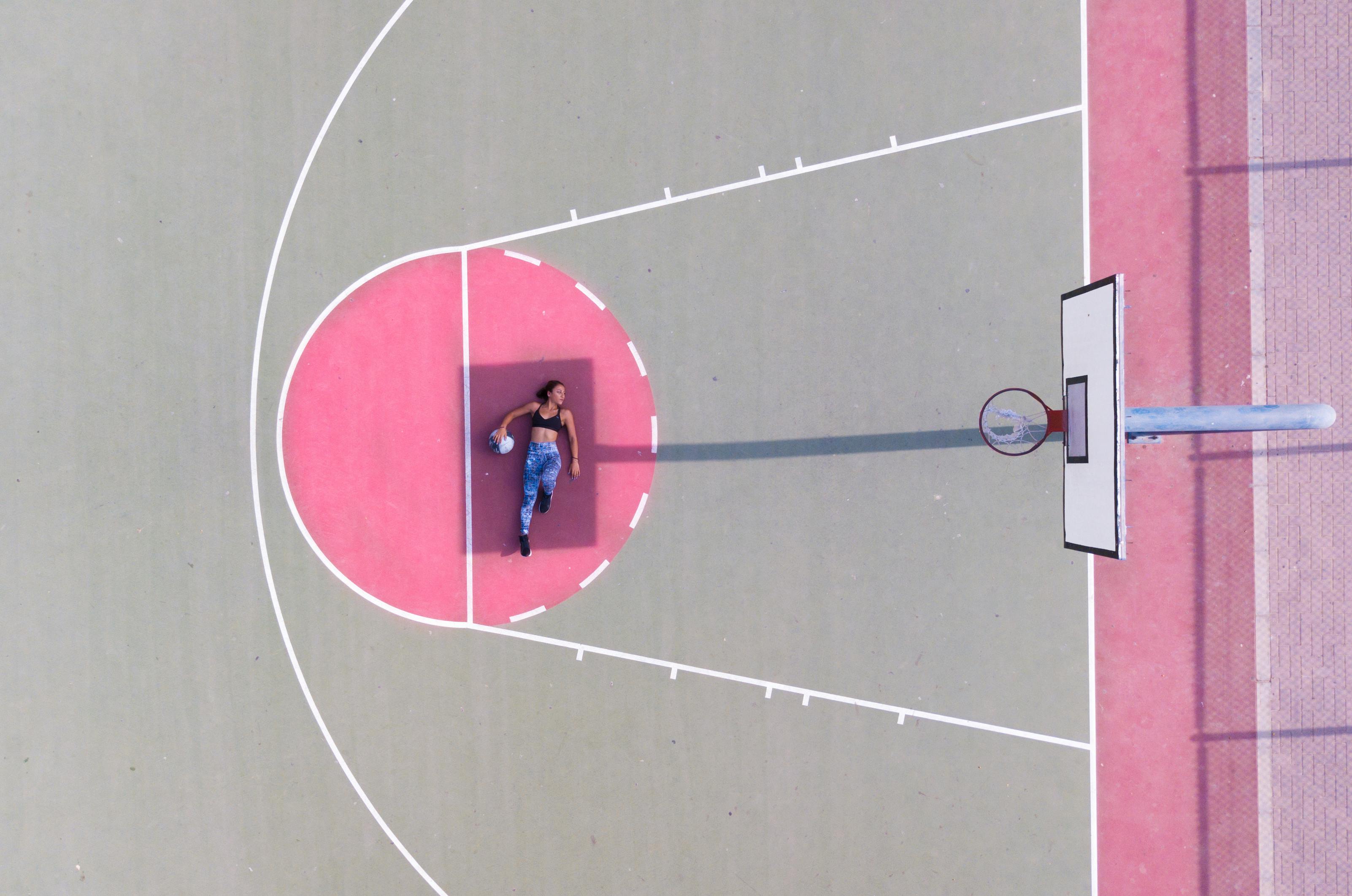 Woman on a basketball court | Source: Pexels