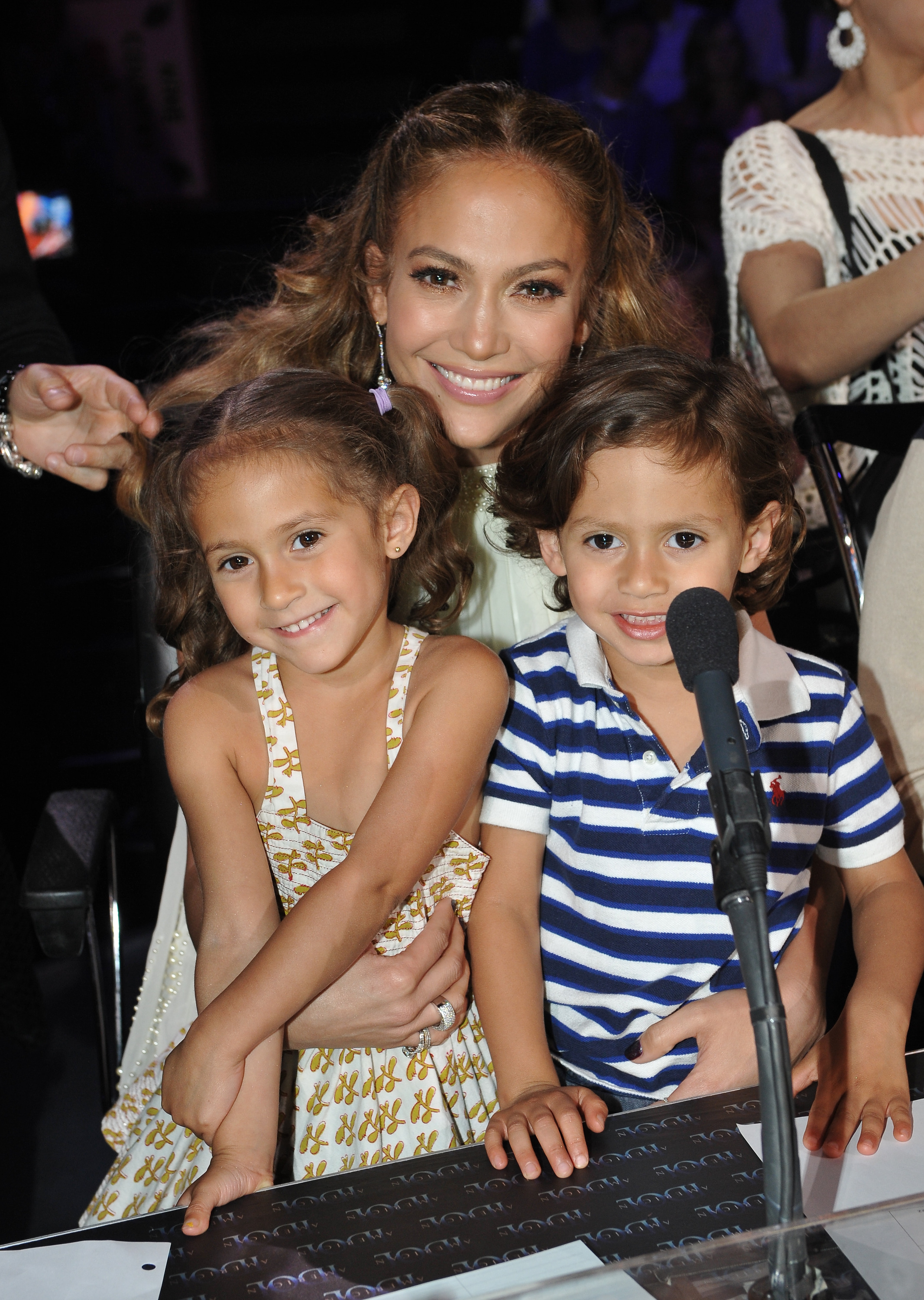 Jennifer Lopez with daughter Emme and son Max at FOX's American Idol Season 11 on May 10, 2012 | Source: Getty Images
