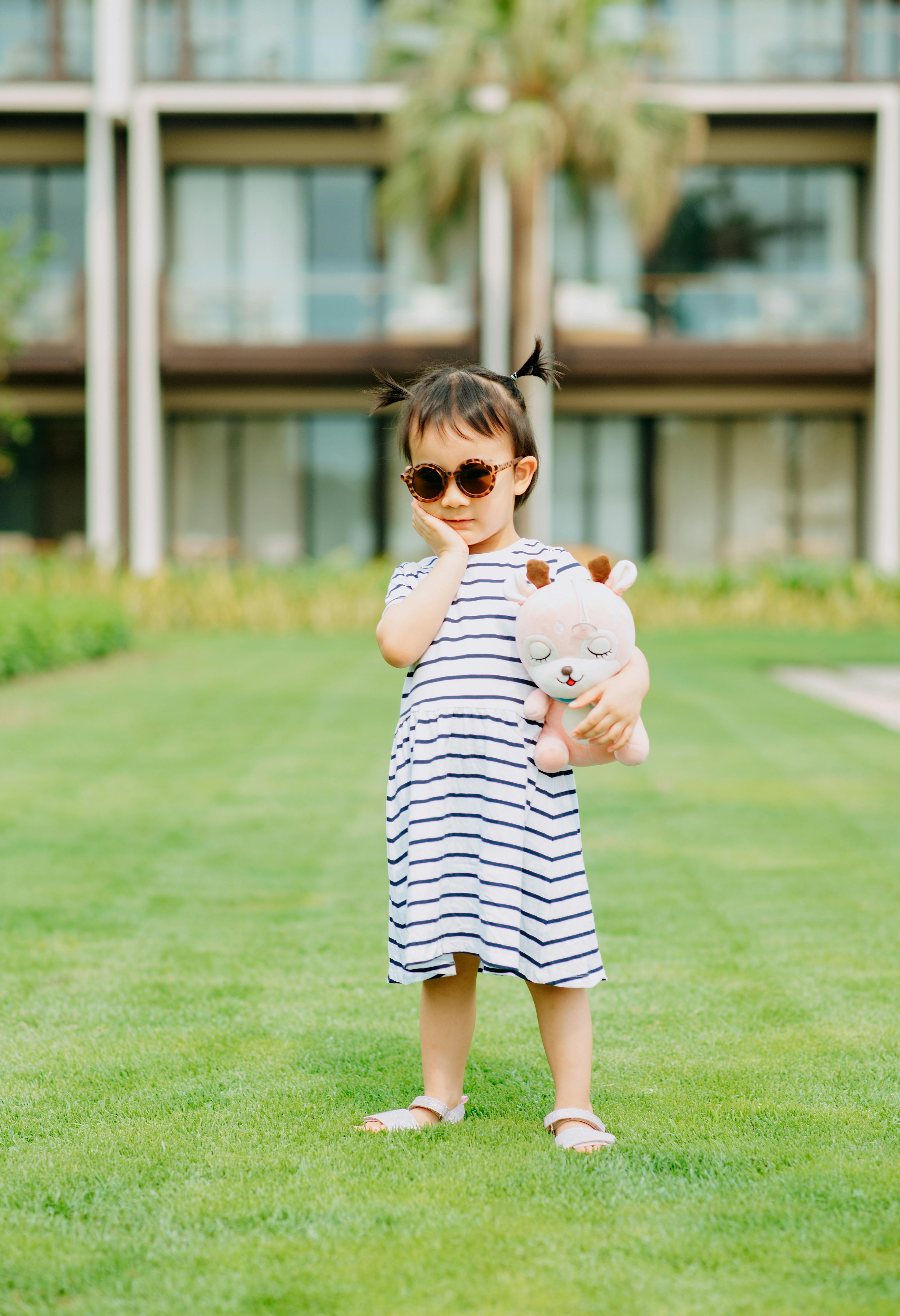A girl with a plush toy | Source: Pexels