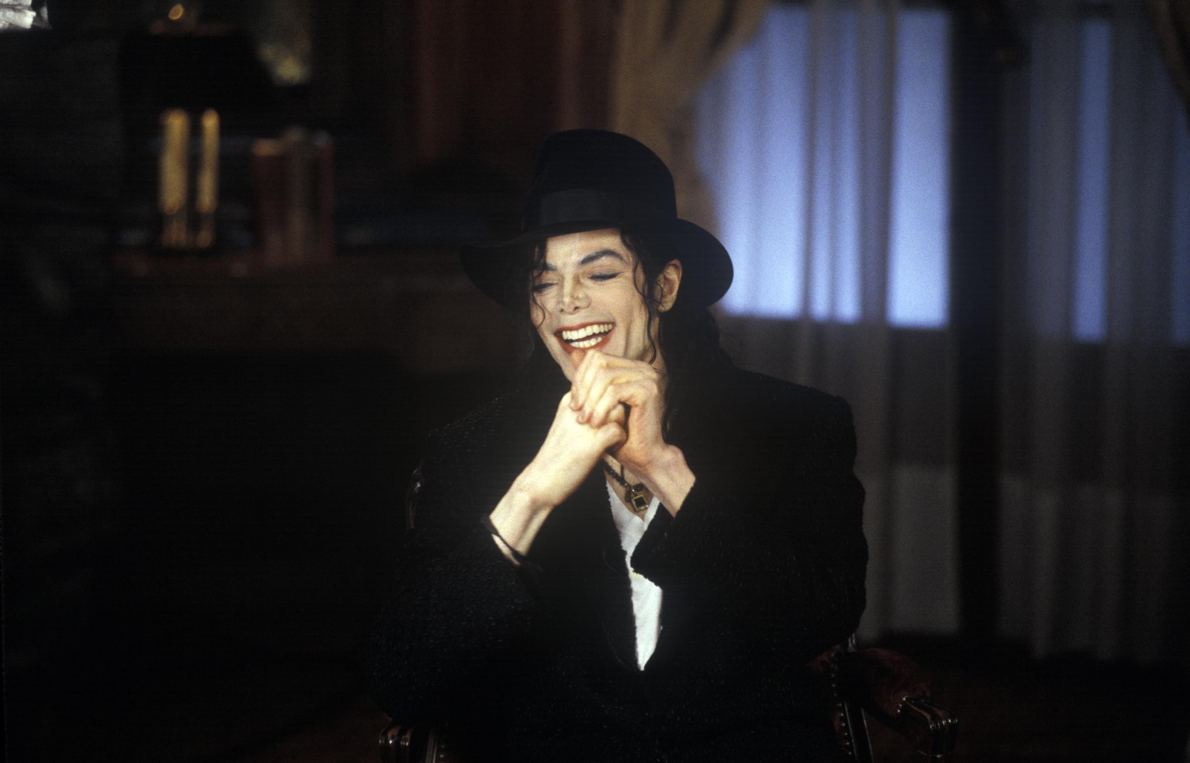 Michael Jackson is in an interview with Barbara Walters. | Source: Getty Images