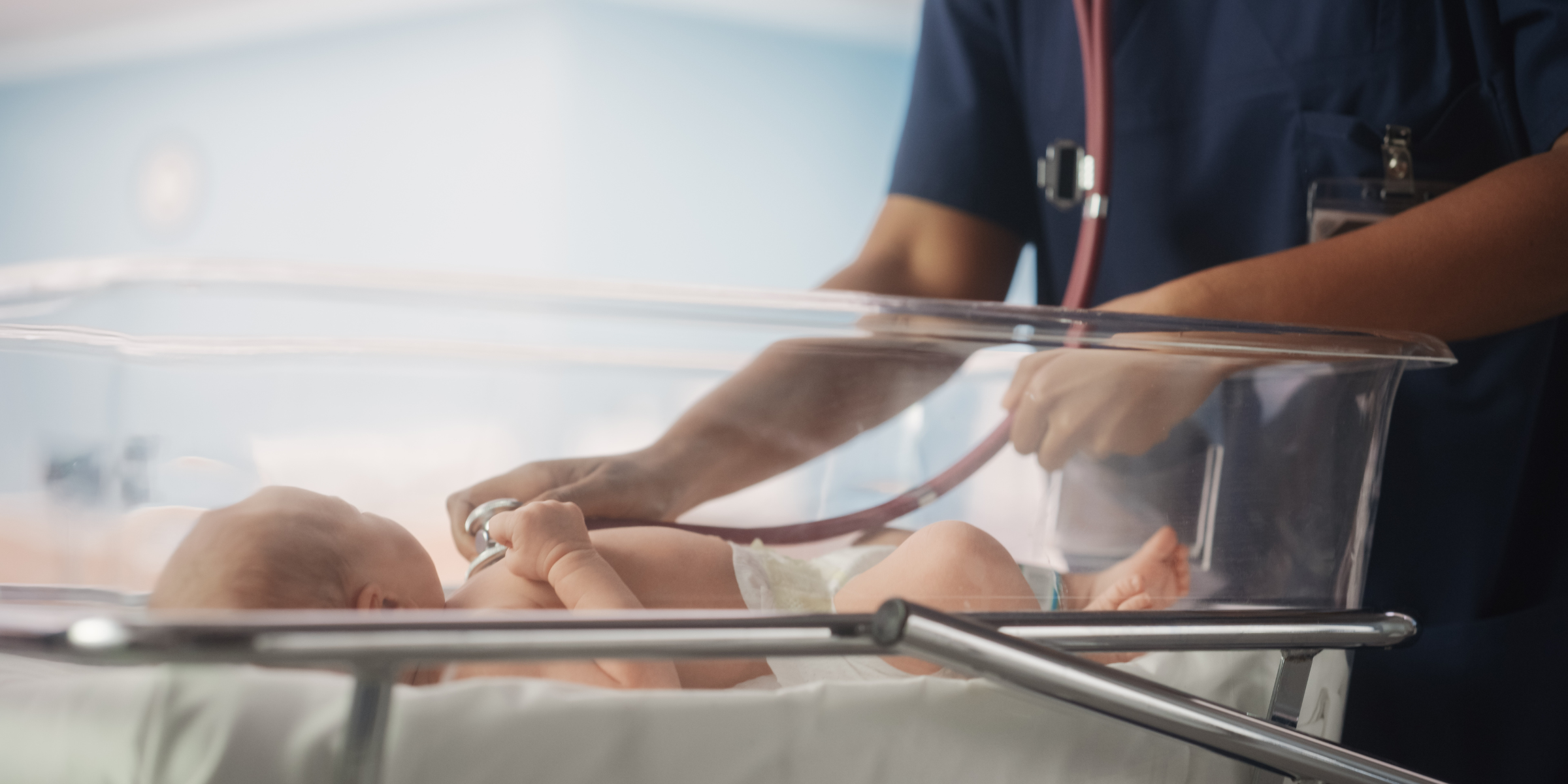 A baby in a hospital bassinet | Source: Shutterstock