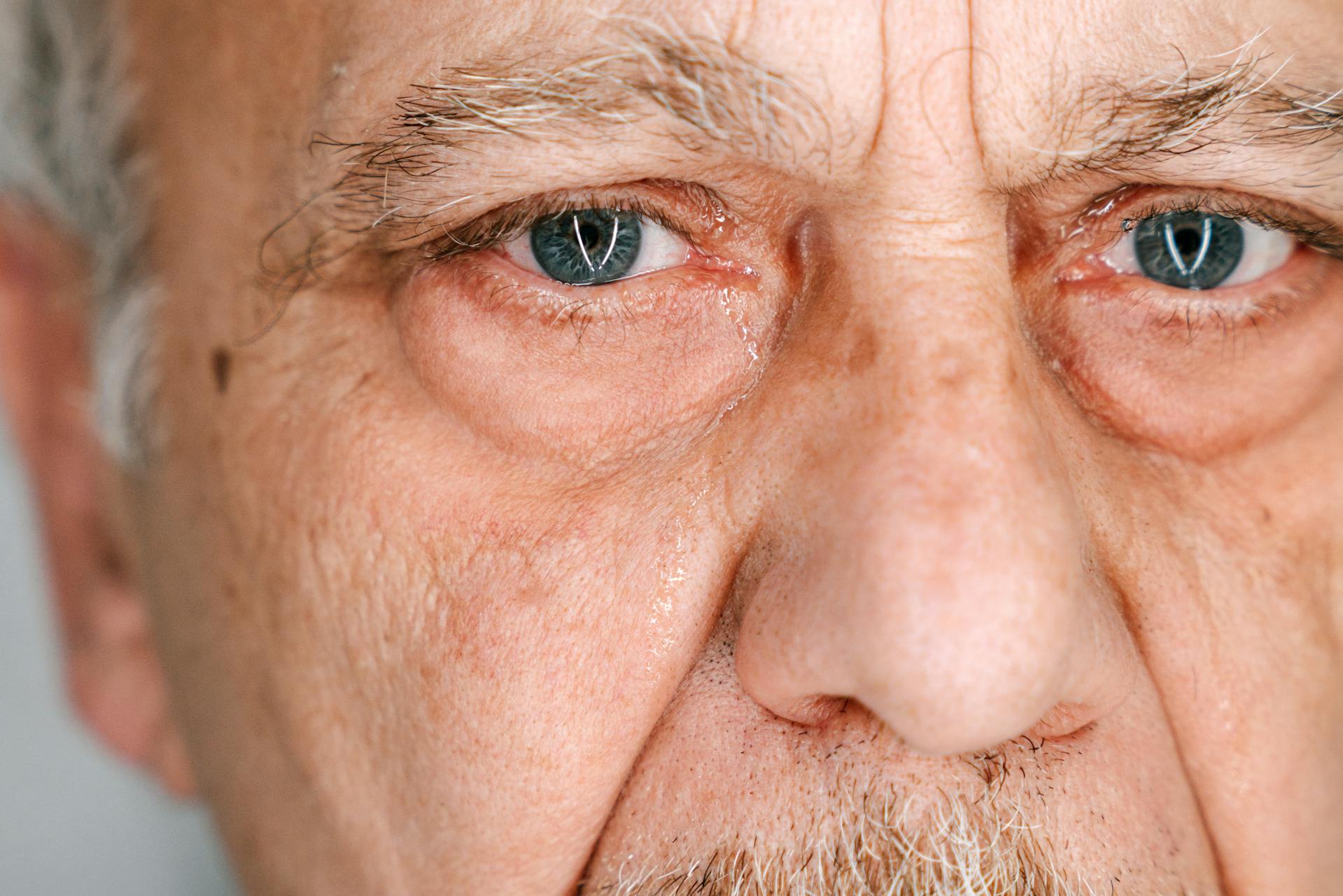An emotional man crying | Source: Pexels