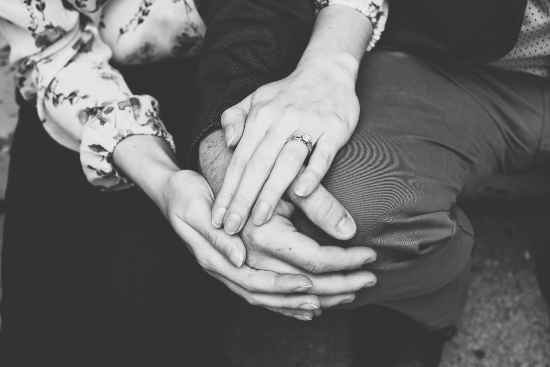 A couple comforting each other | Source: Unsplash