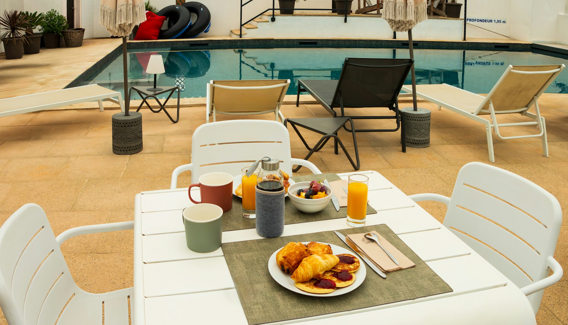 Breakfast by the pool at a hotel | Source: Unsplash