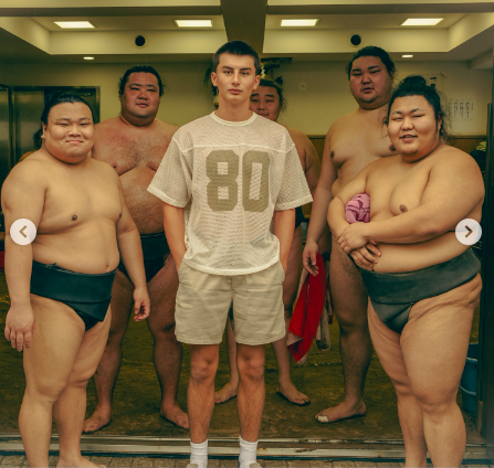 Benjamin Brady standing in the middle of a bunch of sumo wrestlers. | Source: Instagram/tombrady