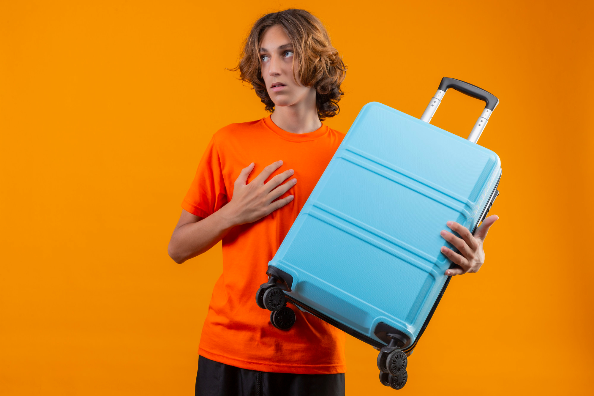 A man carrying his luggage bag | Source: Freepik