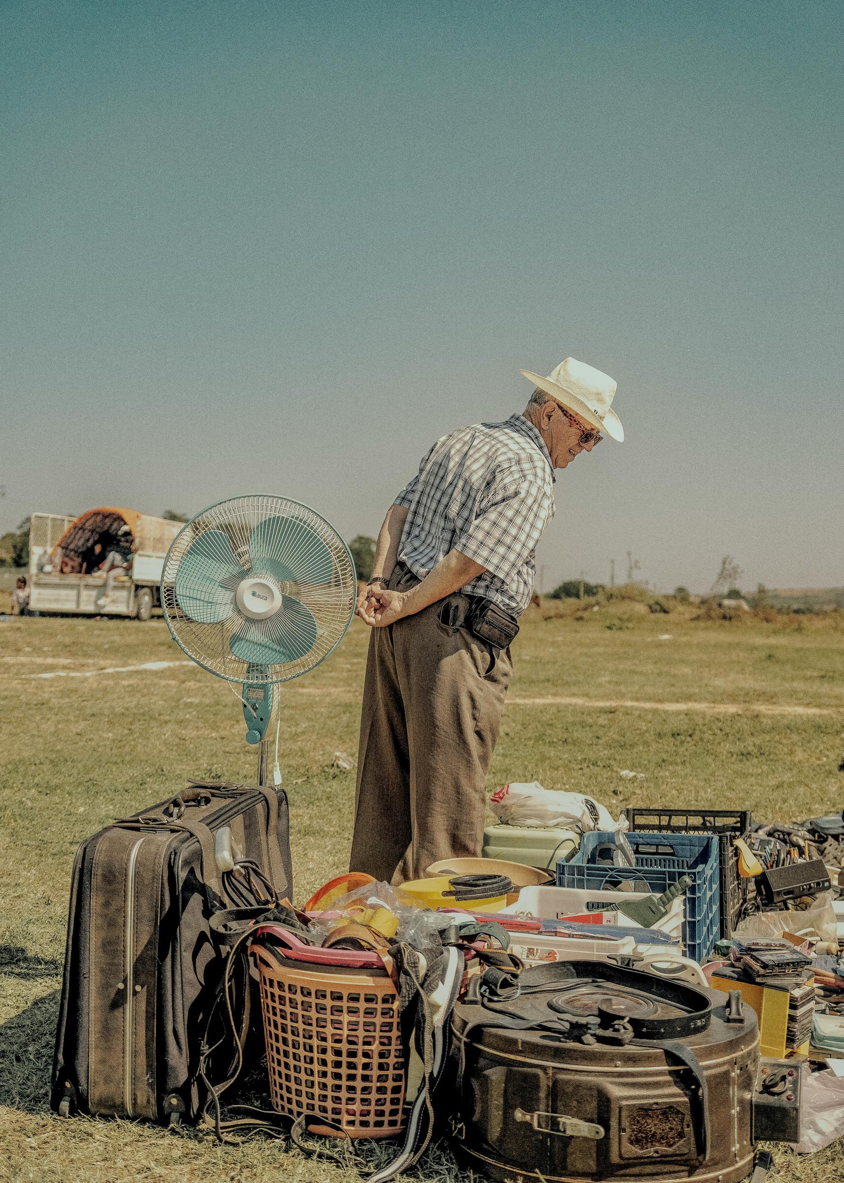 Senior man looking at vintage items | Source: Pexels