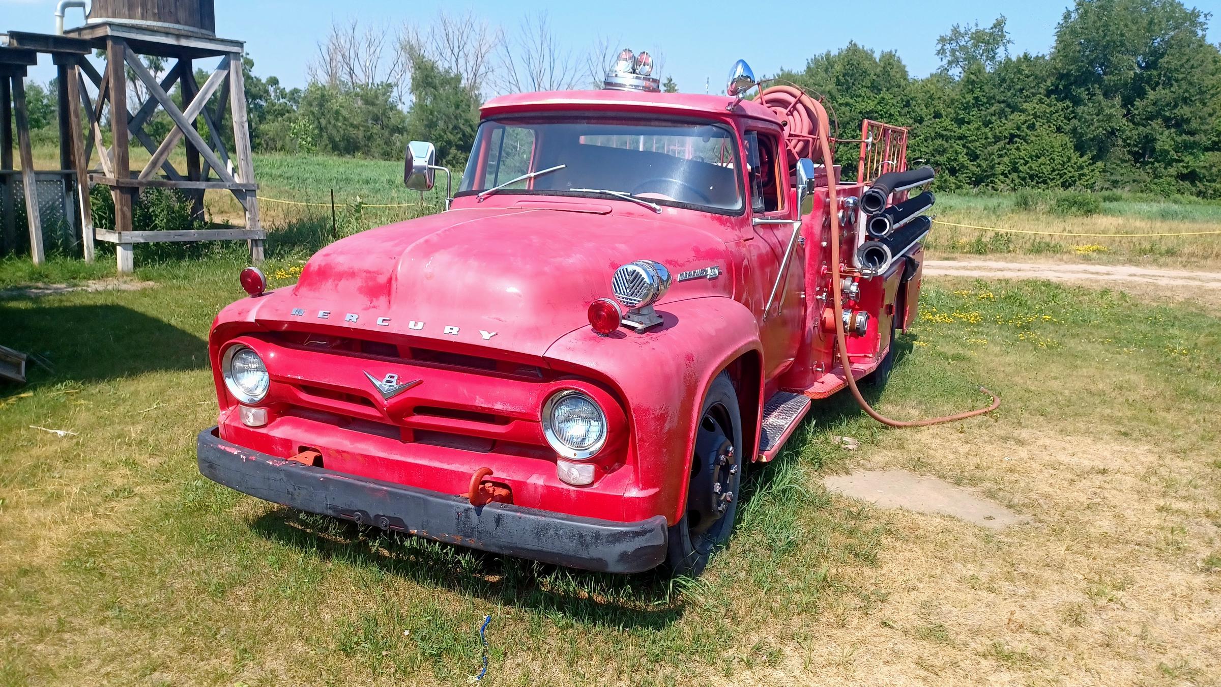 A red vintage truck | Source: Shutterstock