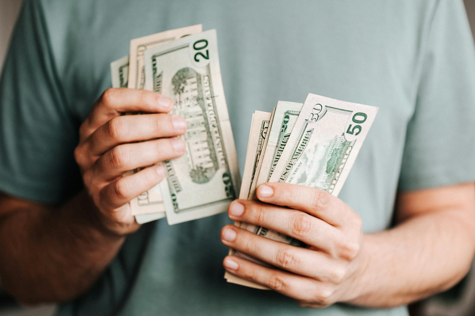 A man with dollar bills | Source: Pexels