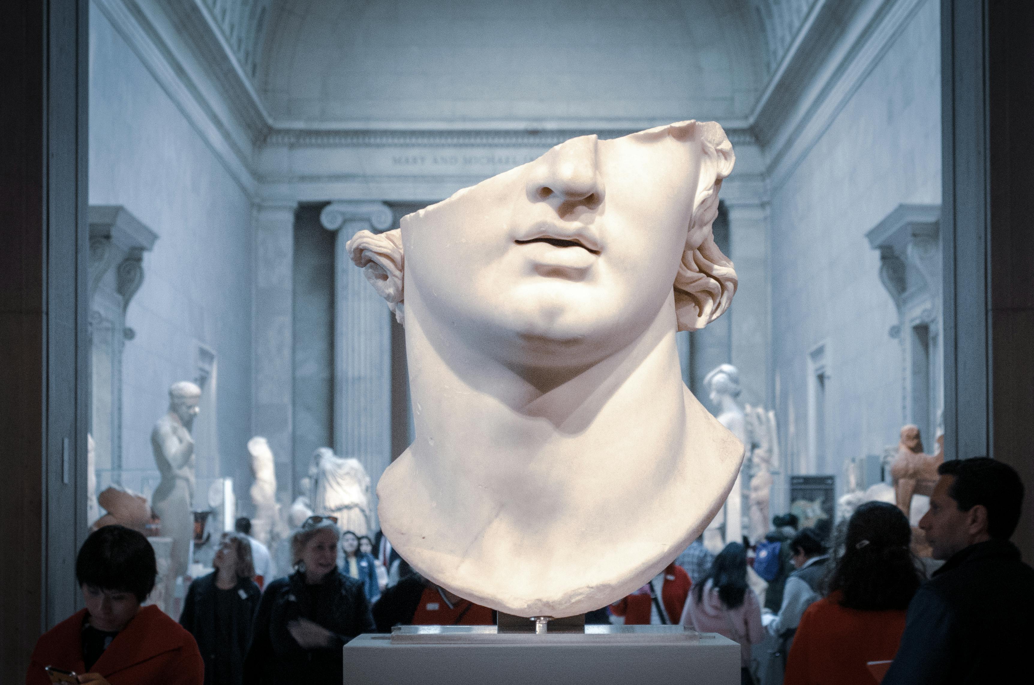 Head bust in museum | Source: Pexels