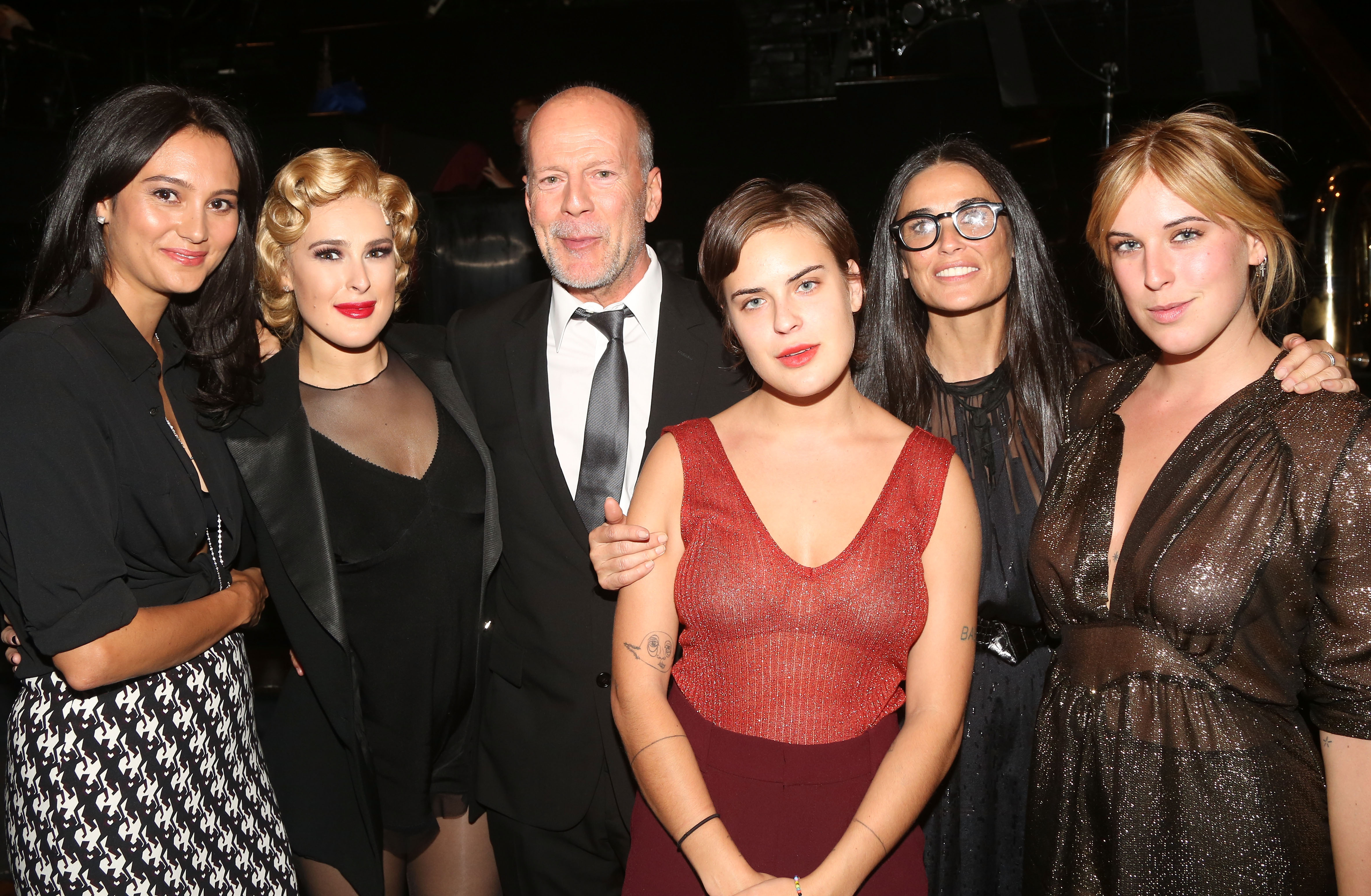 Emma Heming, Rumer, Bruce, Tallulah Belle, Demi Moore and Scout LaRue Willis pose backstage as Rumer makes her broadway debut as Roxie Hart in Broadway's "Chicago" on Broadway at The Ambassador Theater on September 21, 2015 in New York City. | Source: Getty Images