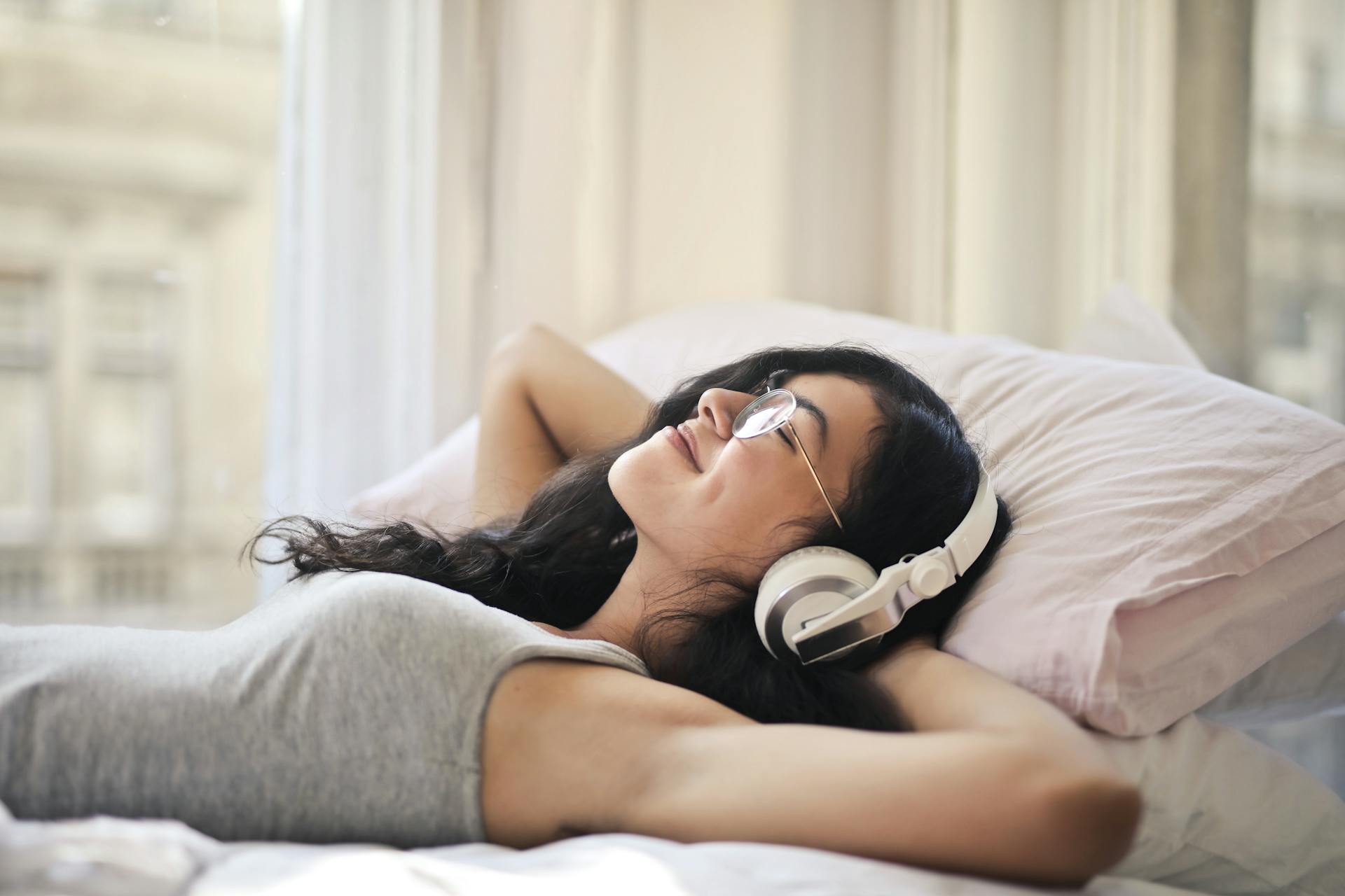 Woman listening to some music | Source: Pexels