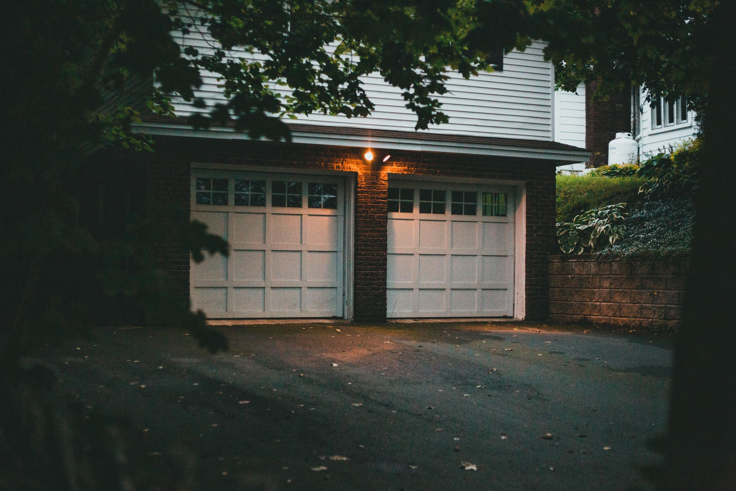 A garage's front | Source: Pexels