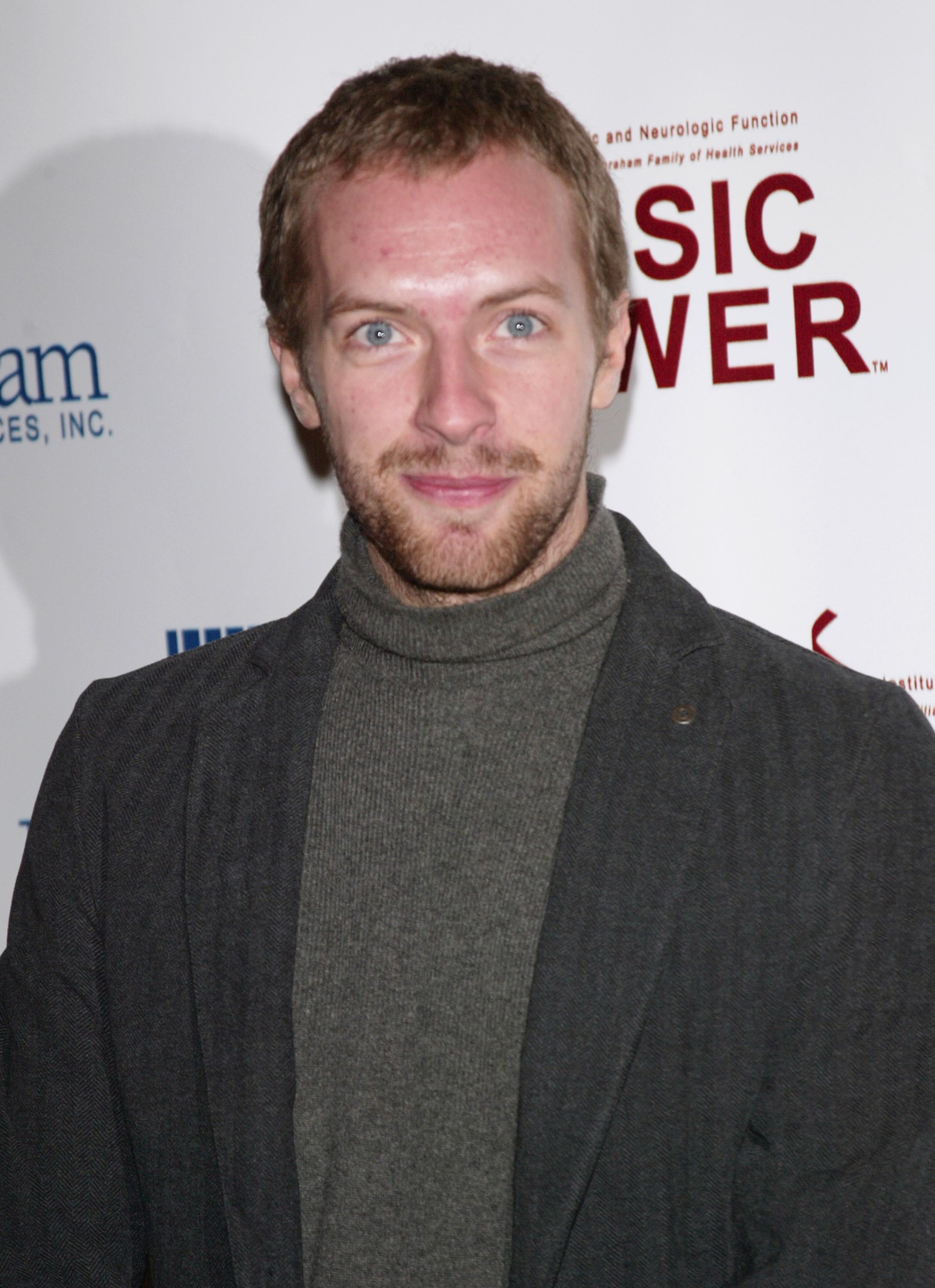 Chris Martin photographed at the Third Annual Music Has Power Awards on December 1, 2003 | Source: Getty Images