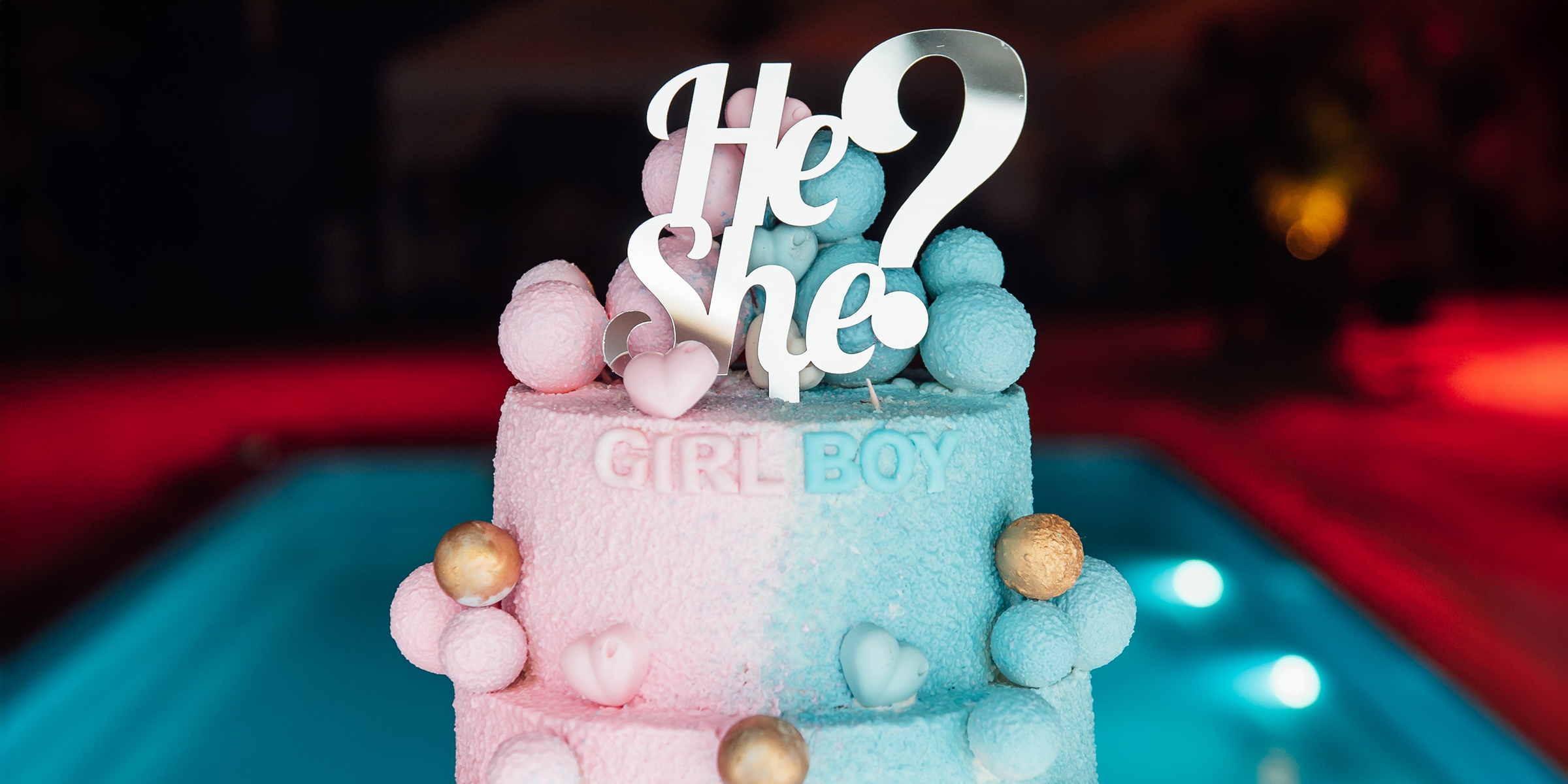 A gender reveal cake | Source: Shutterstock