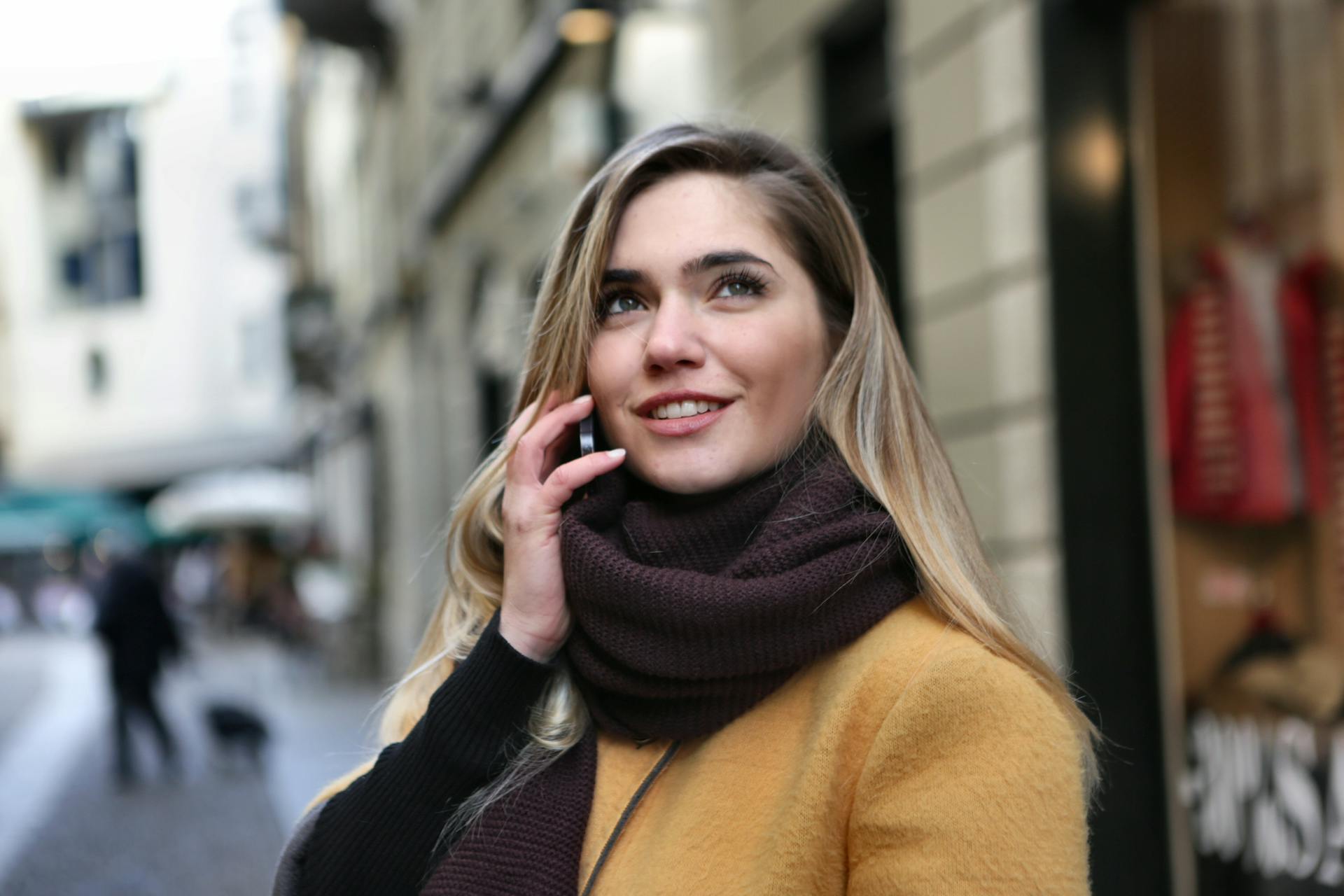 A woman speaking on her phone | Source: Pexels
