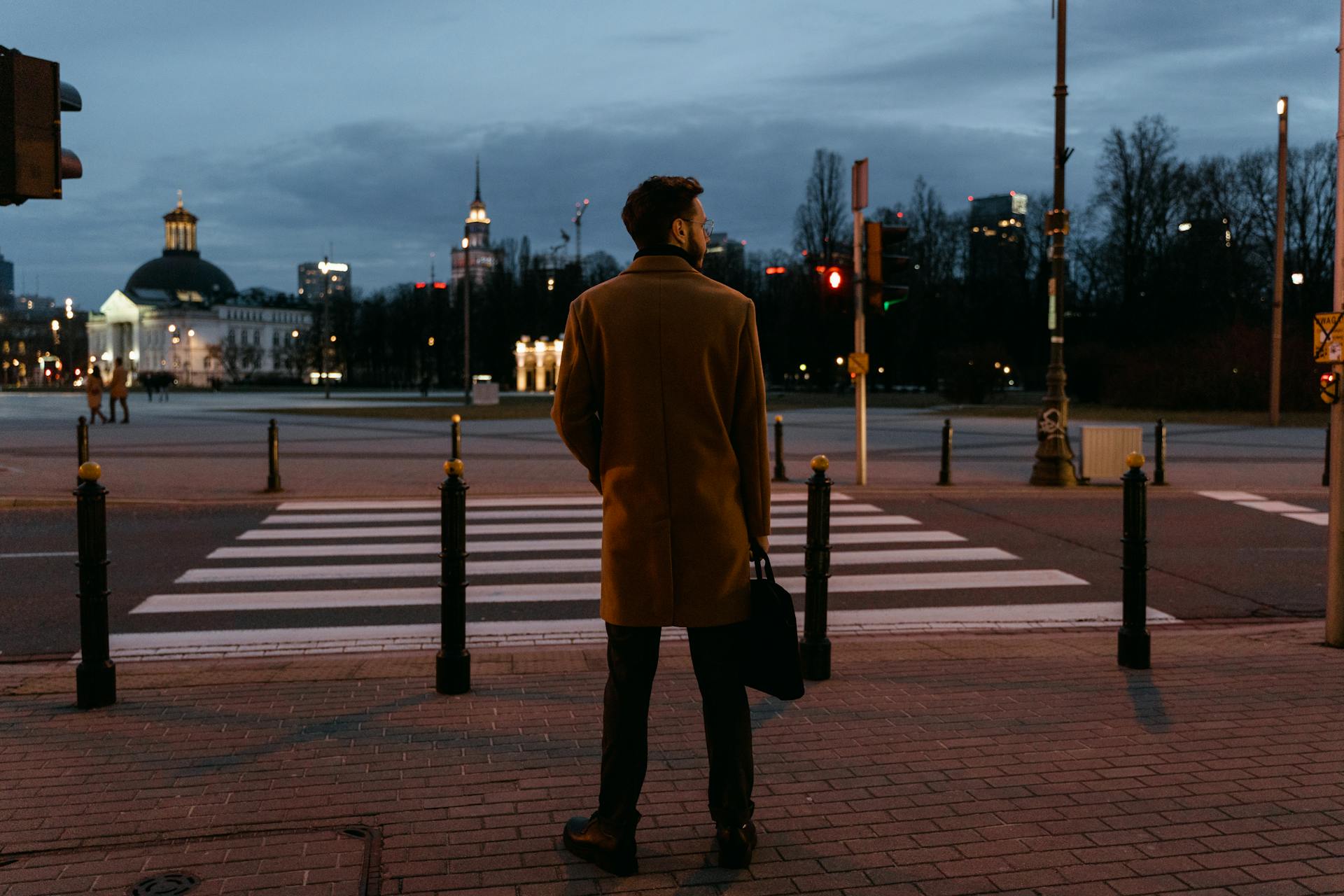A man standing outdoors | Source: Pexels