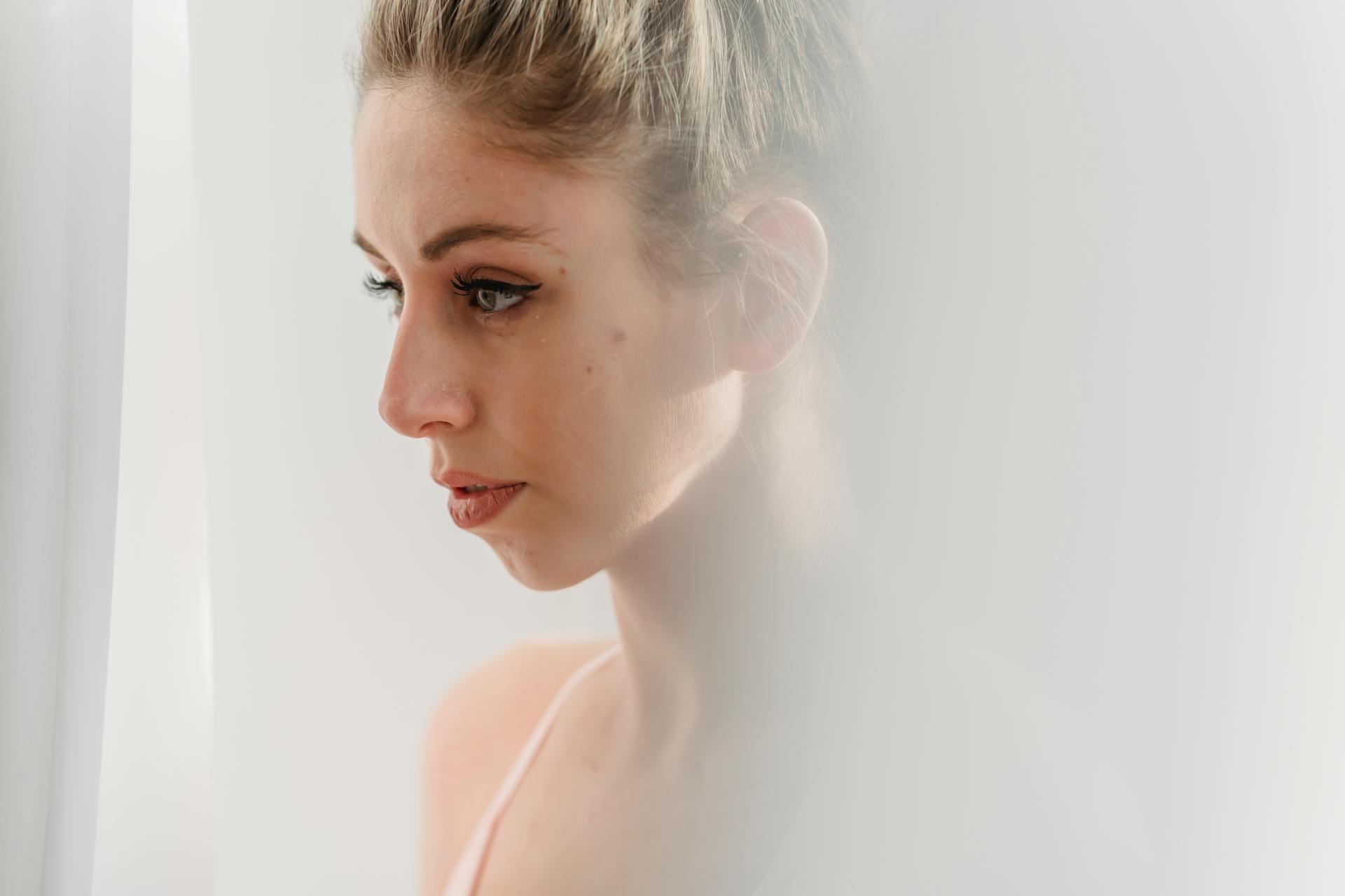 A stunned woman | Source: Pexels