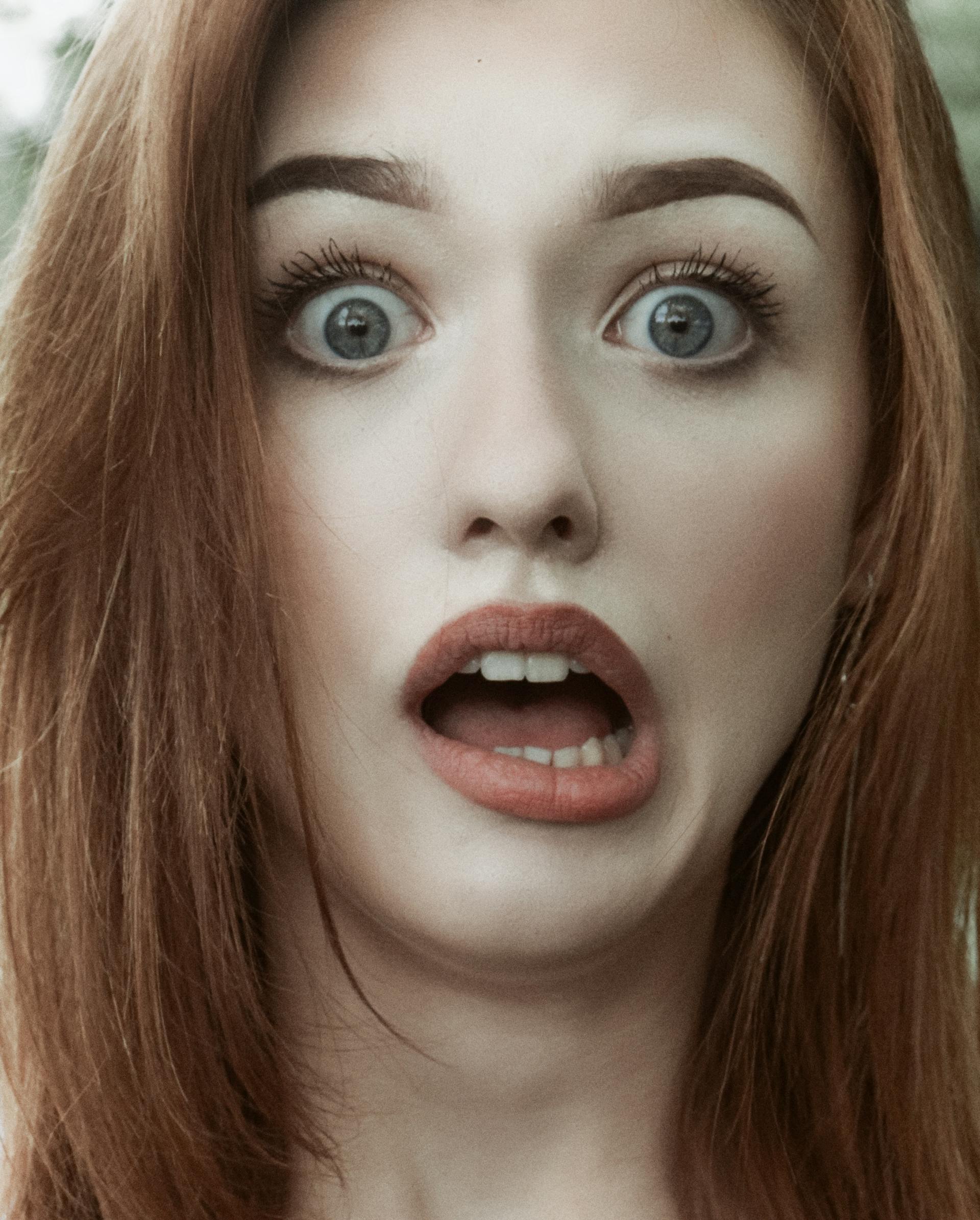 A guilty-looking woman | Source: Pexels