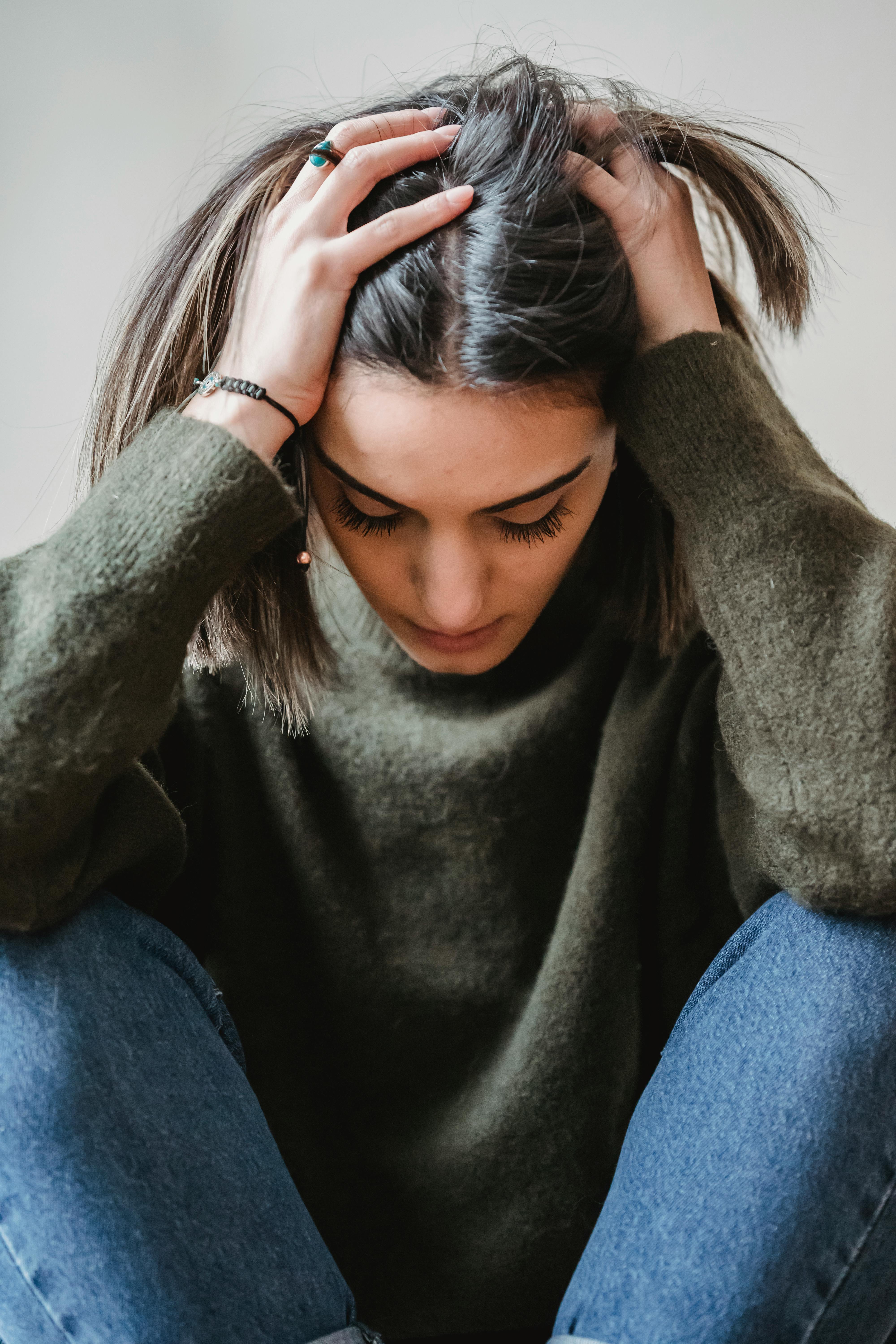 A distressed woman | Source: Pexels