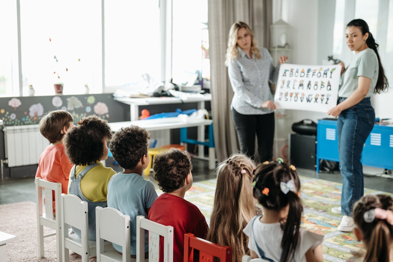 Little children in a classroom | Source: Pexels