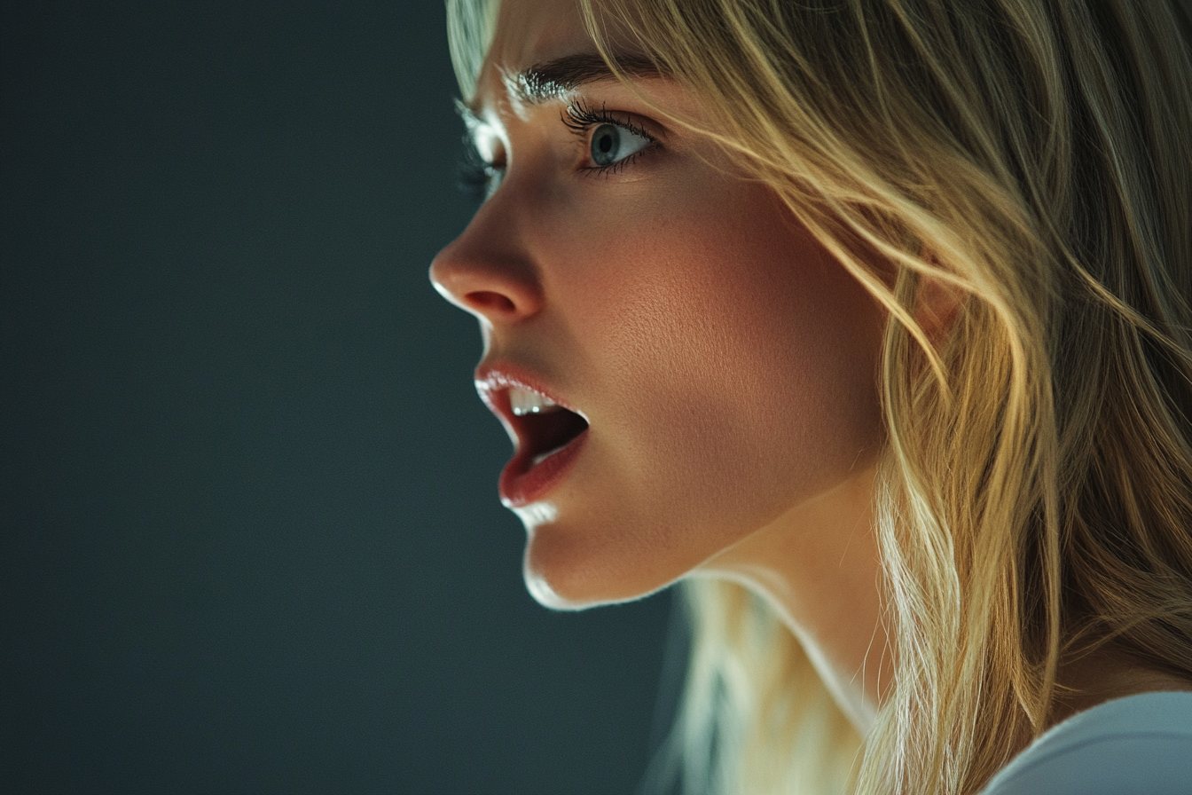 A woman shouting at someone | Source: No source