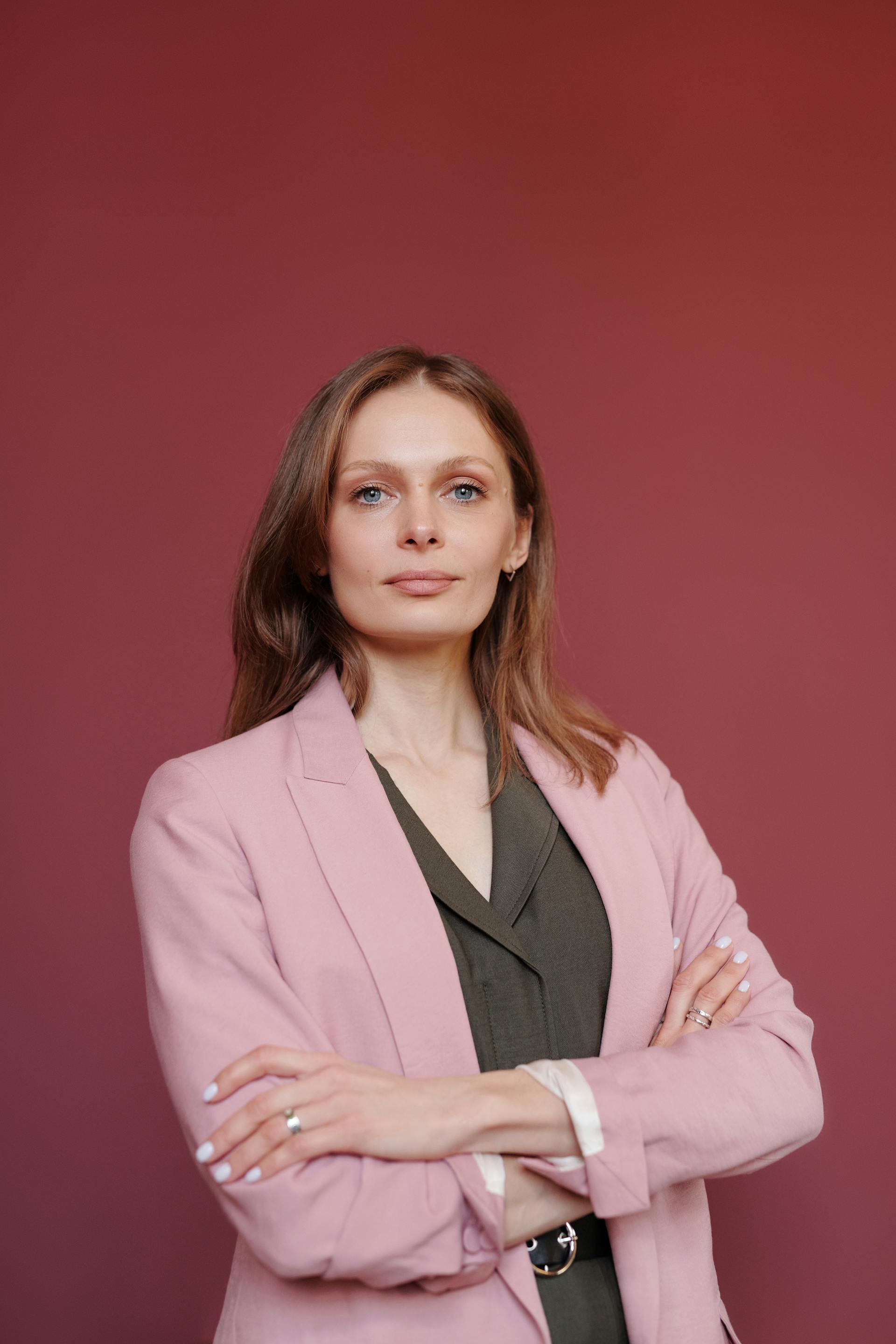 A woman with her arms crossed | Source: Pexels