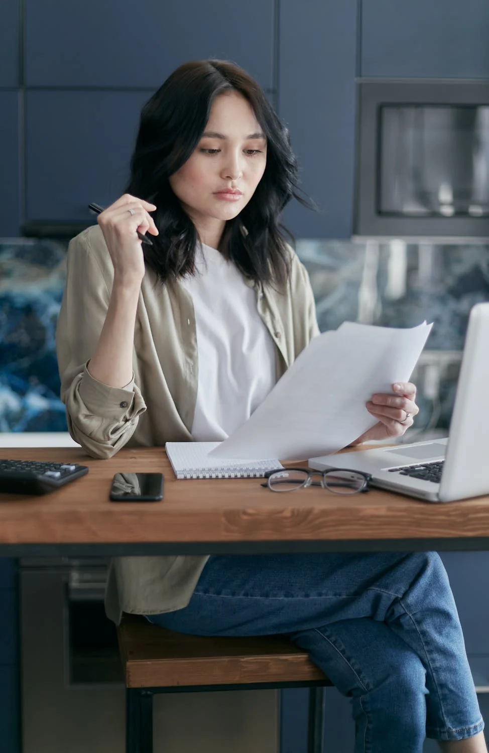 A woman reading a document | Source: Pexels