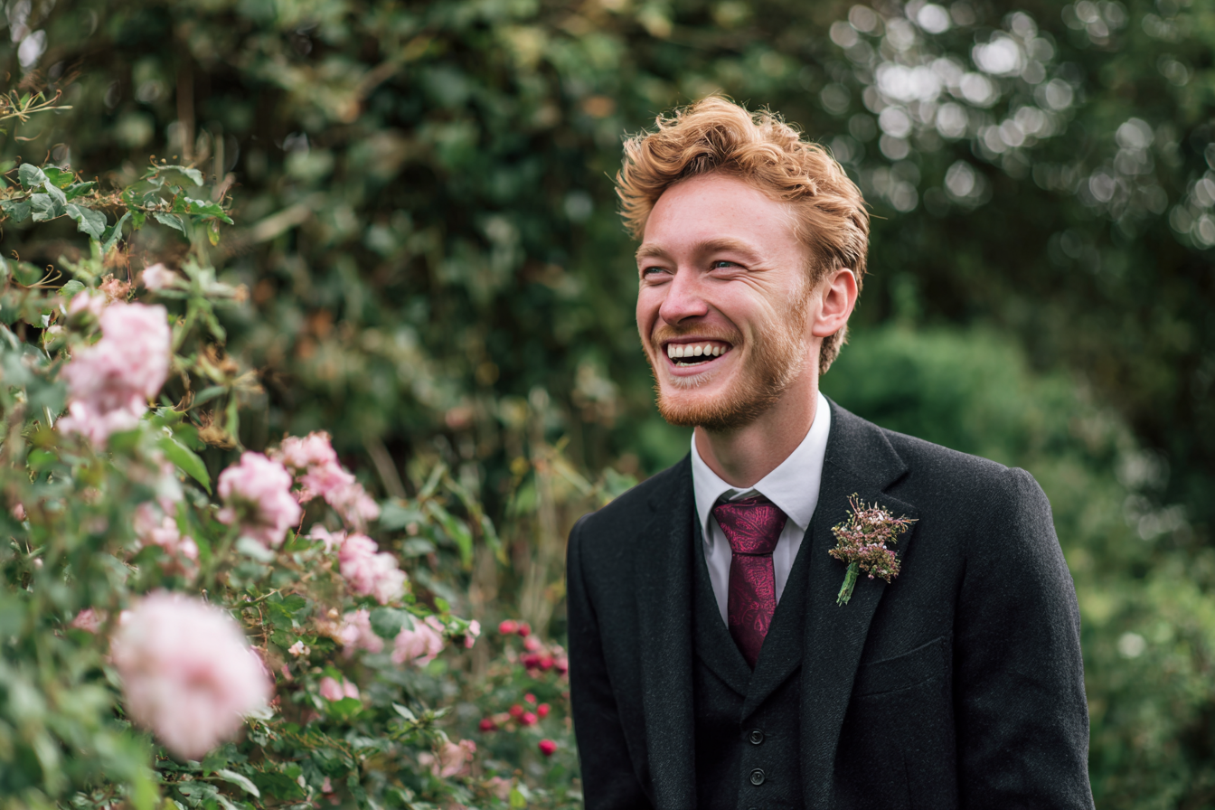 A laughing groomsman | Source: No source