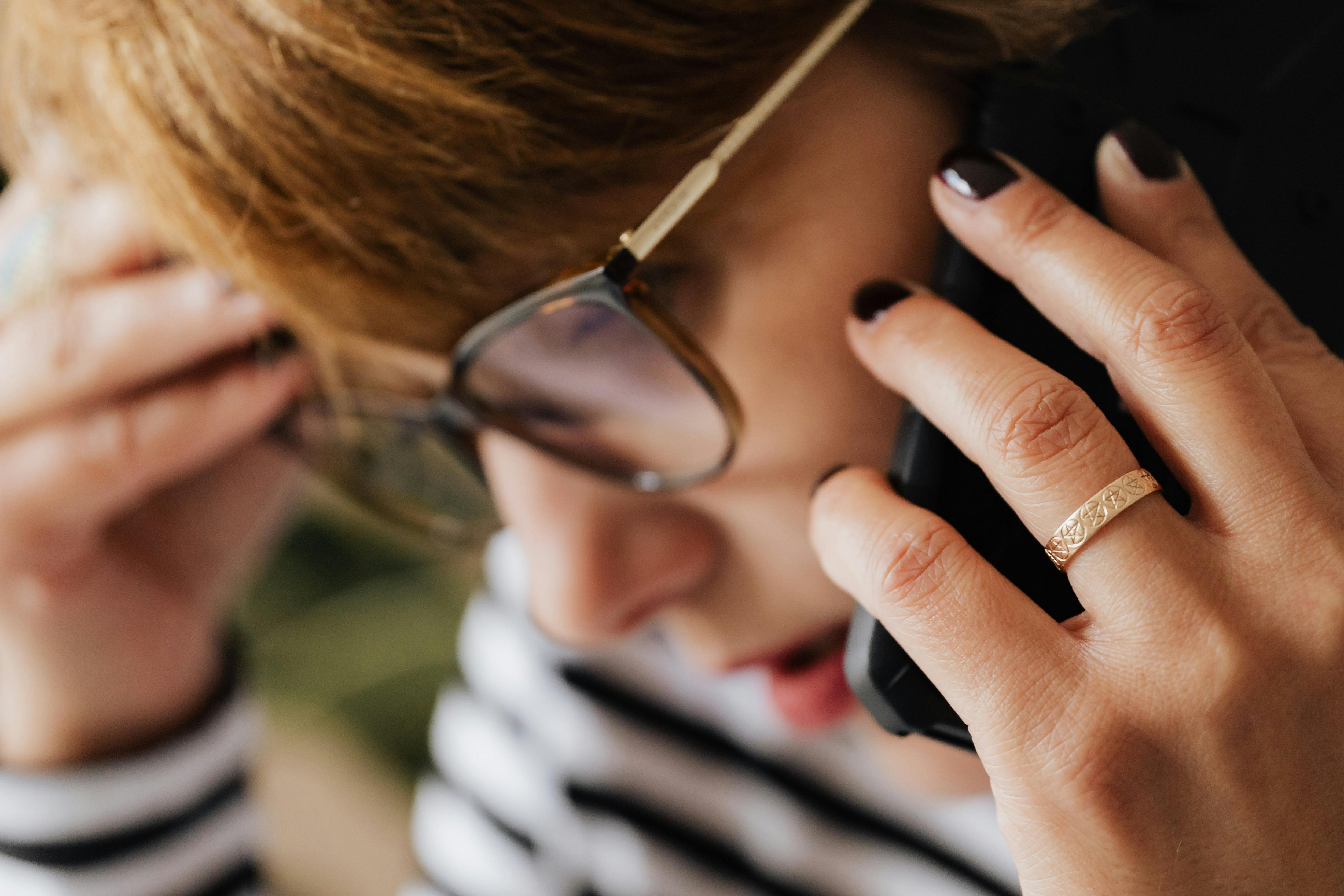 An up-close shot of a woman talking on the phone | Source: Pexels