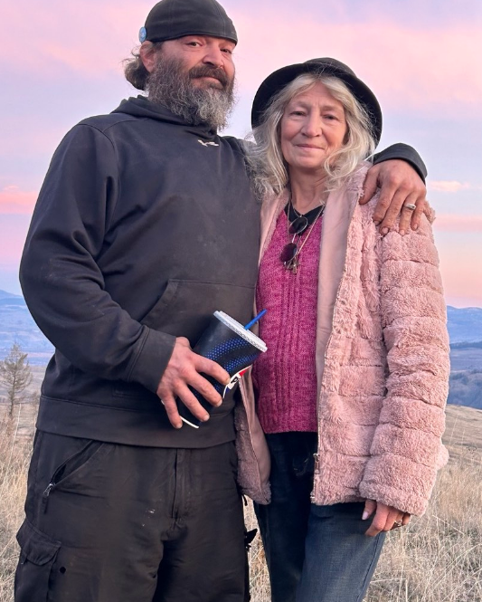 Ami Brown and her new husband DJ during a photo shared on February 11, 2026 | Source: Instagram/amibrownwolfpackmama