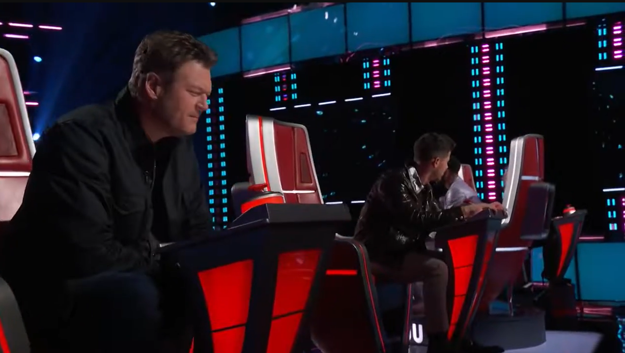 Blake Shelton listens to Pete Mroz perform on "The Voice" - Season 20 in 2020 | Source: YouTube/@thevoicereupload