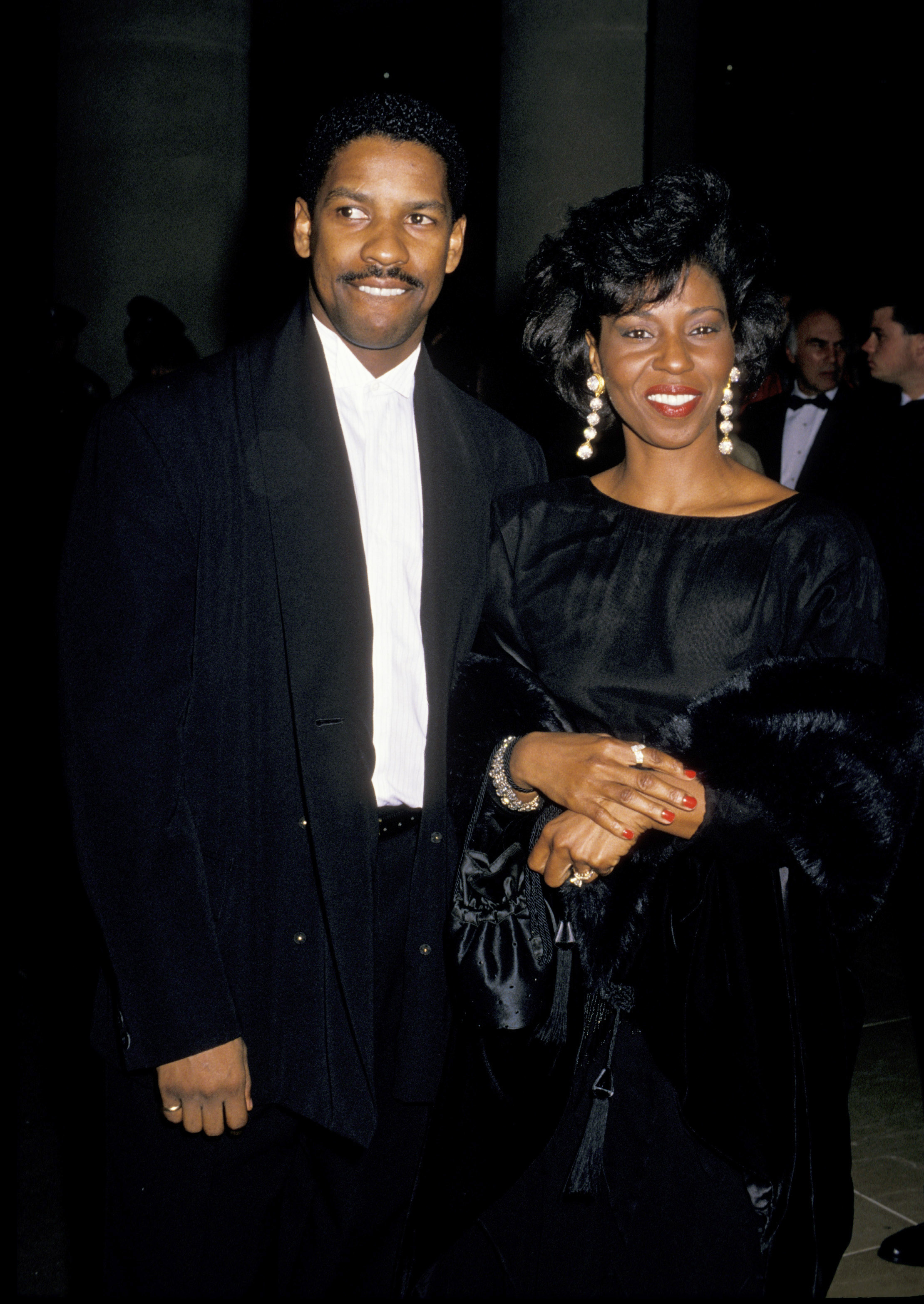 Denzel and Pauletta Washington attend the 47th Annual Golden Globe Awards on January 20, 1990 | Source: Getty Images
