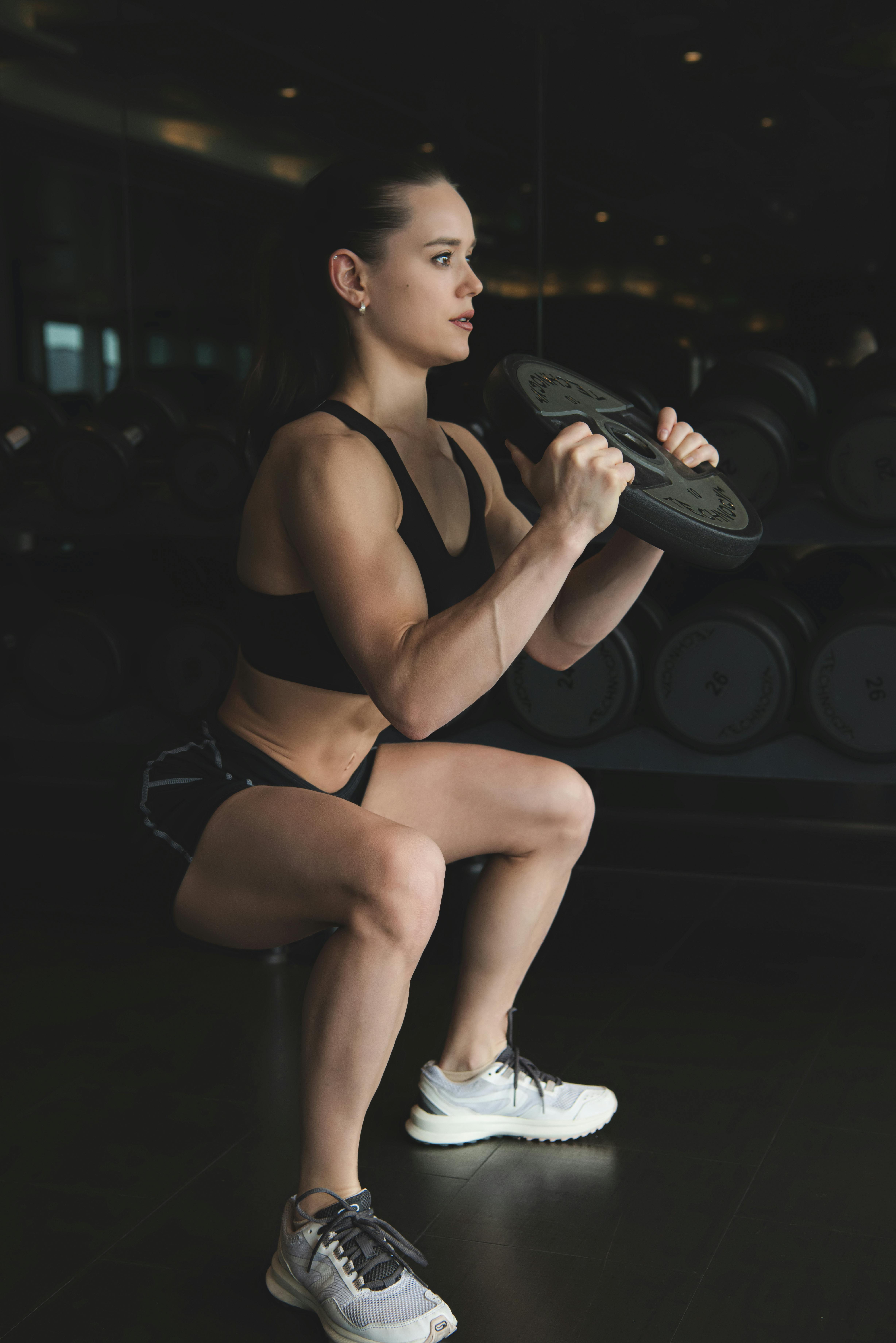 Woman working out in a gym | Source: Pexels