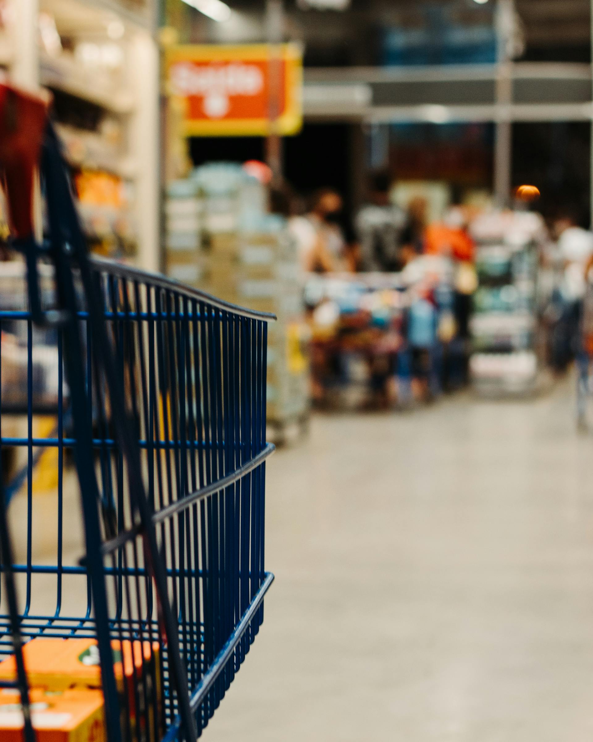 A person pushing a shopping cart toward the checkout | Source: Pexels