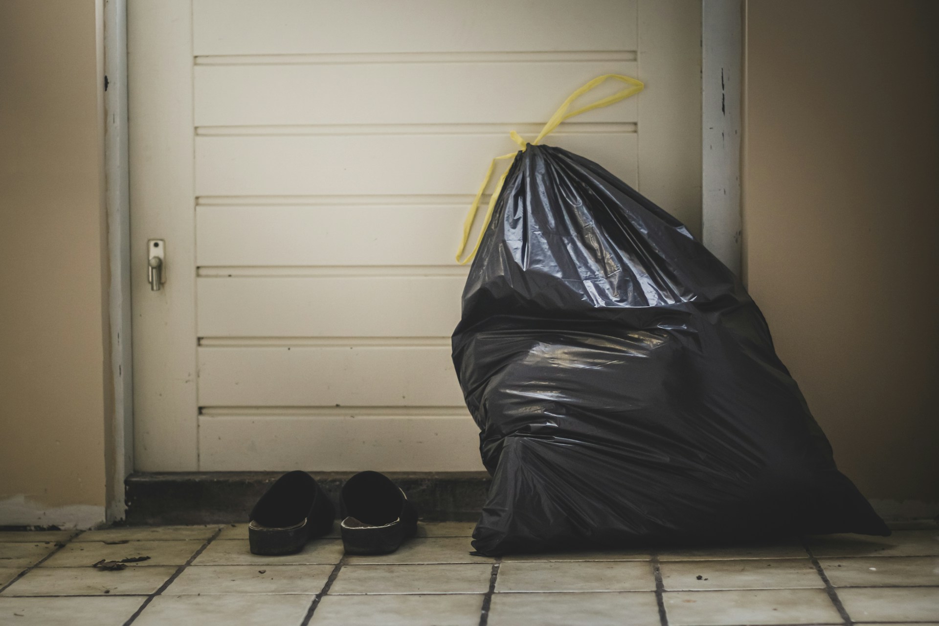 A trash bag near the door | Source: Unsplash