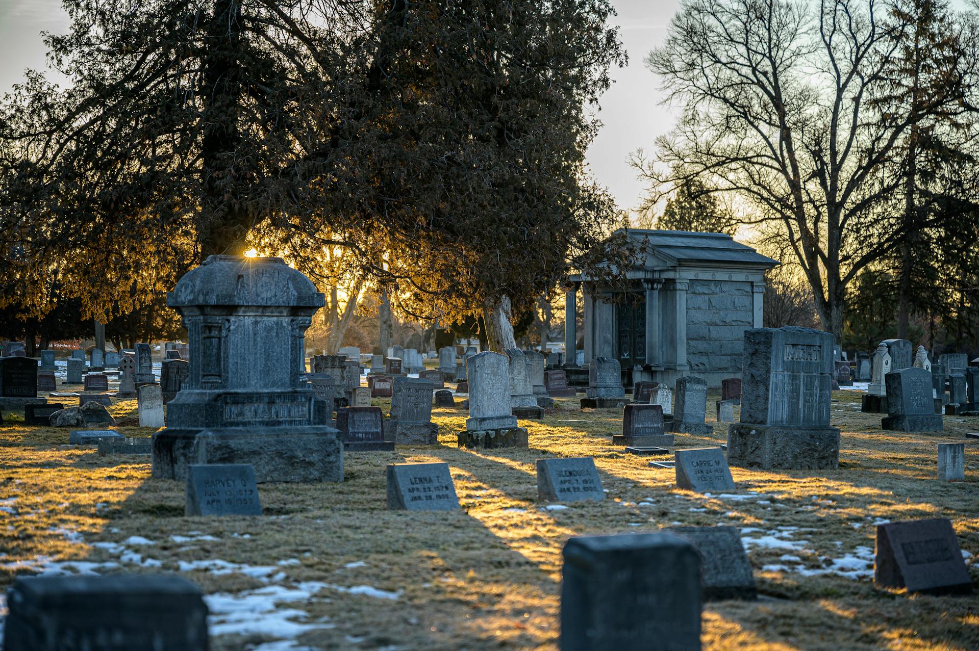 Grave markers in a cemetery | Source: Pexels