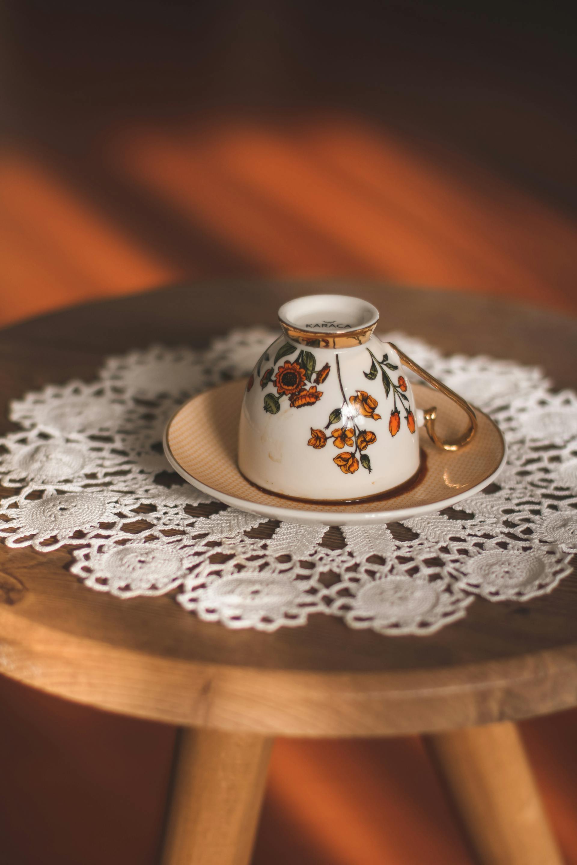 An antique tea cup | Source: Pexels
