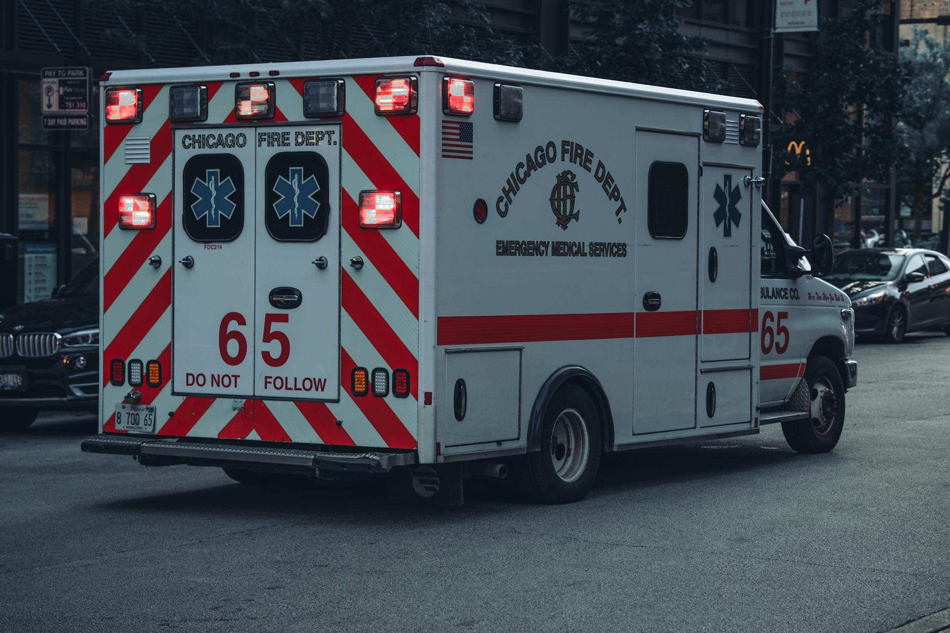 An ambulance on the road | Source: Pexels
